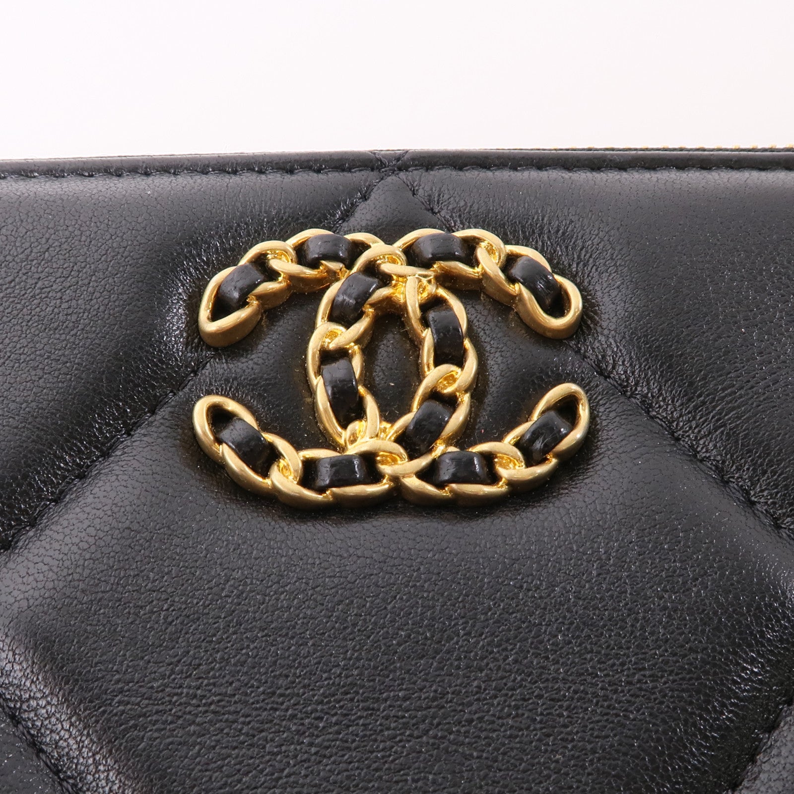 CHANEL 皮革Chanel 19 Pouch金扣手拿包黑色