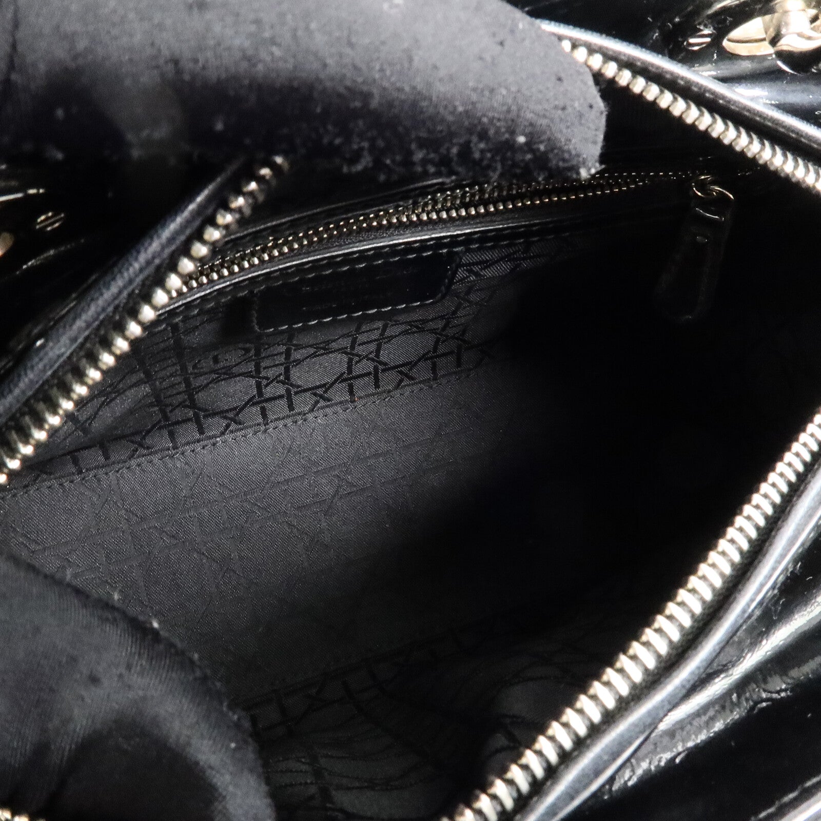 Dior 漆皮皮革Lady Dior Medium金扣手挽肩背兩用袋