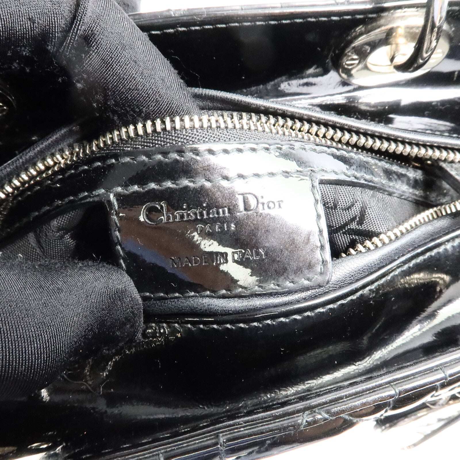 Dior 漆皮皮革Lady Dior Medium金扣手挽肩背兩用袋