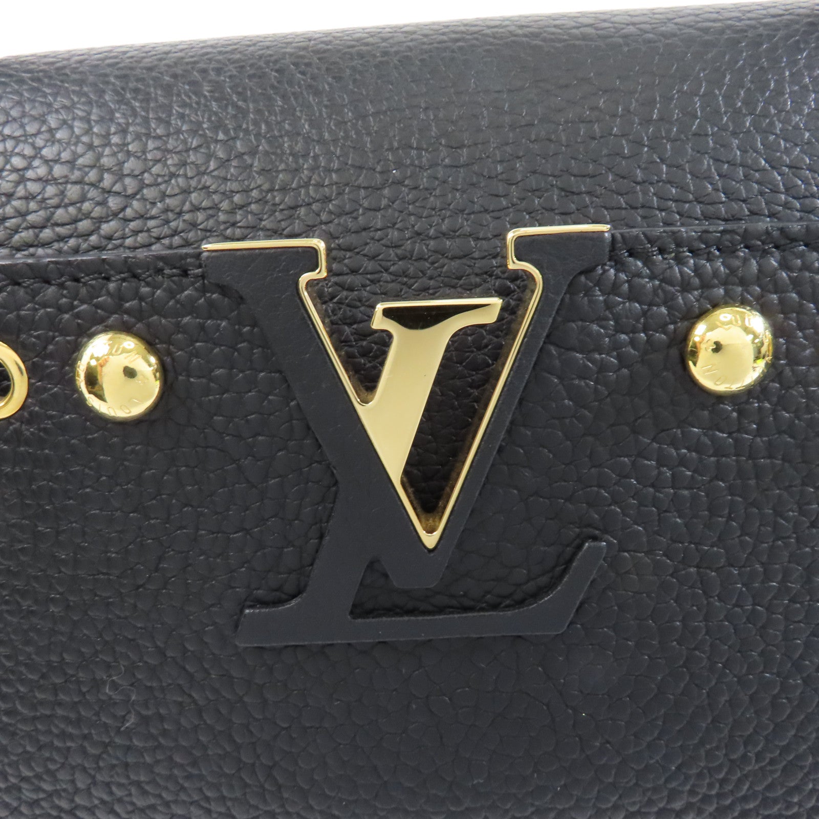 LOUIS VUITTON 牛皮皮革Capucines MM金扣手挽肩背兩用袋黑色