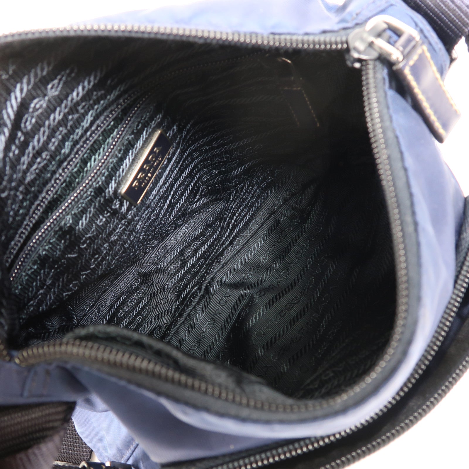 PRADA 尼龍Shoulder Bag銀扣肩背袋
