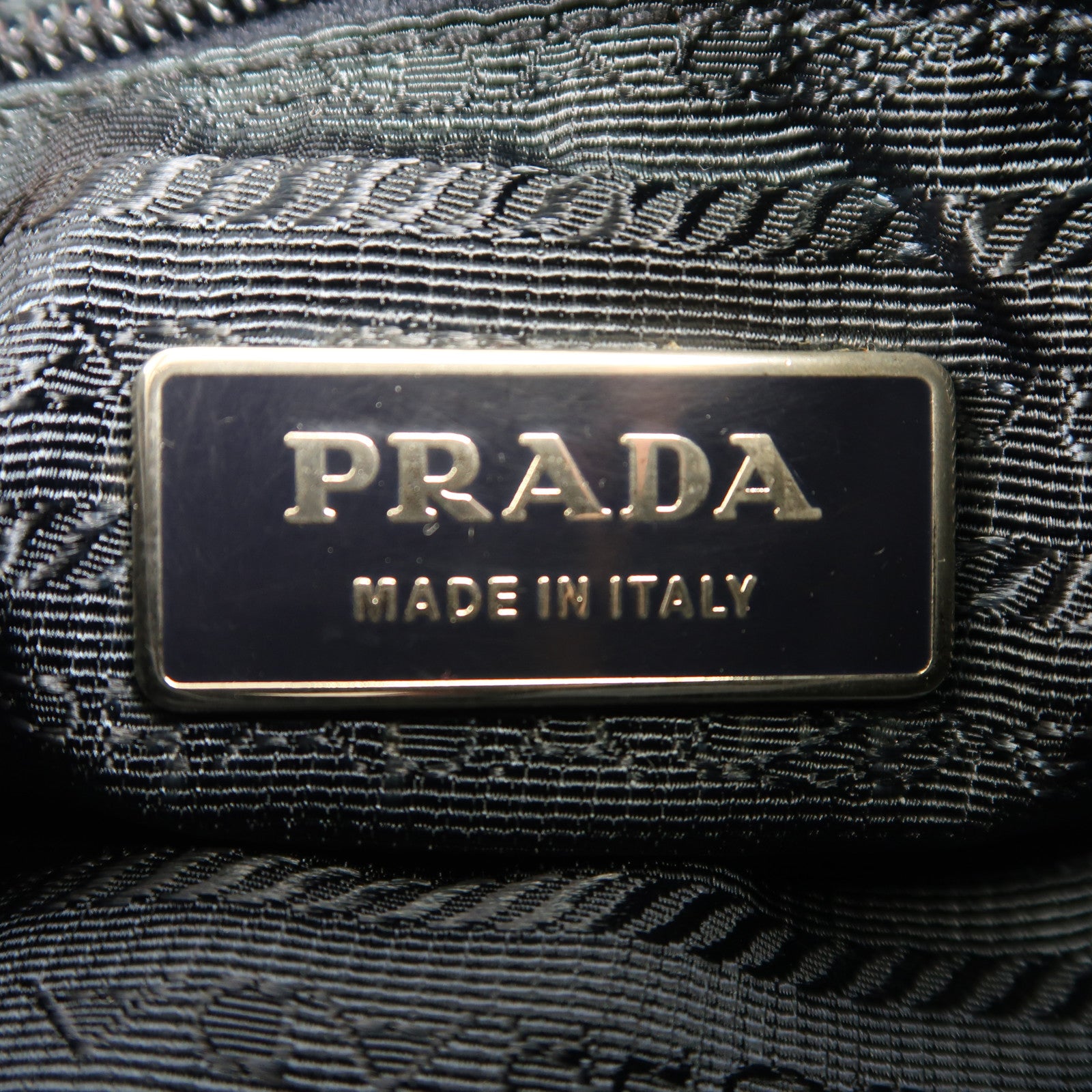 PRADA 尼龍Shoulder Bag銀扣肩背袋