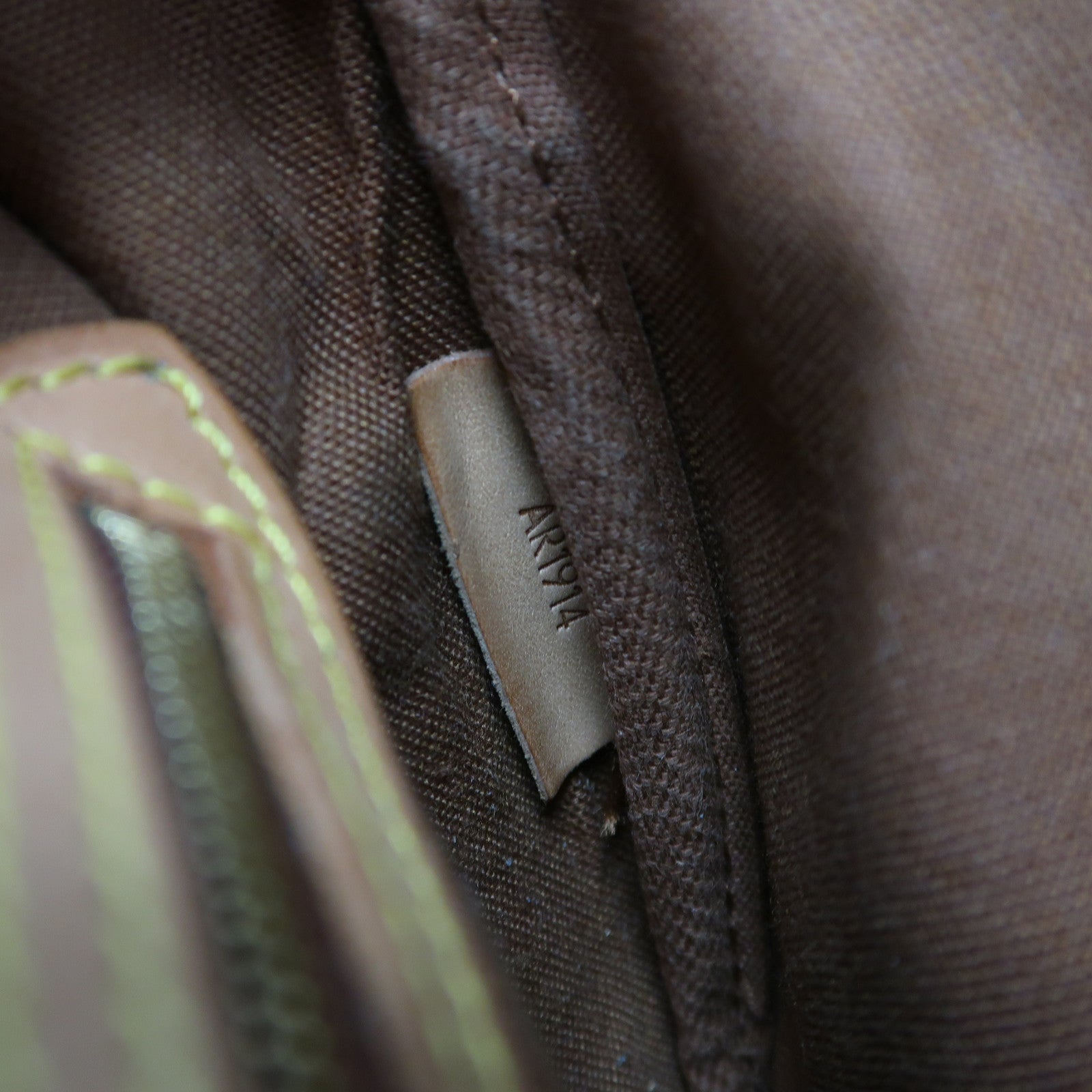 LOUIS VUITTON Monogram Gibeciere金扣肩背袋啡色