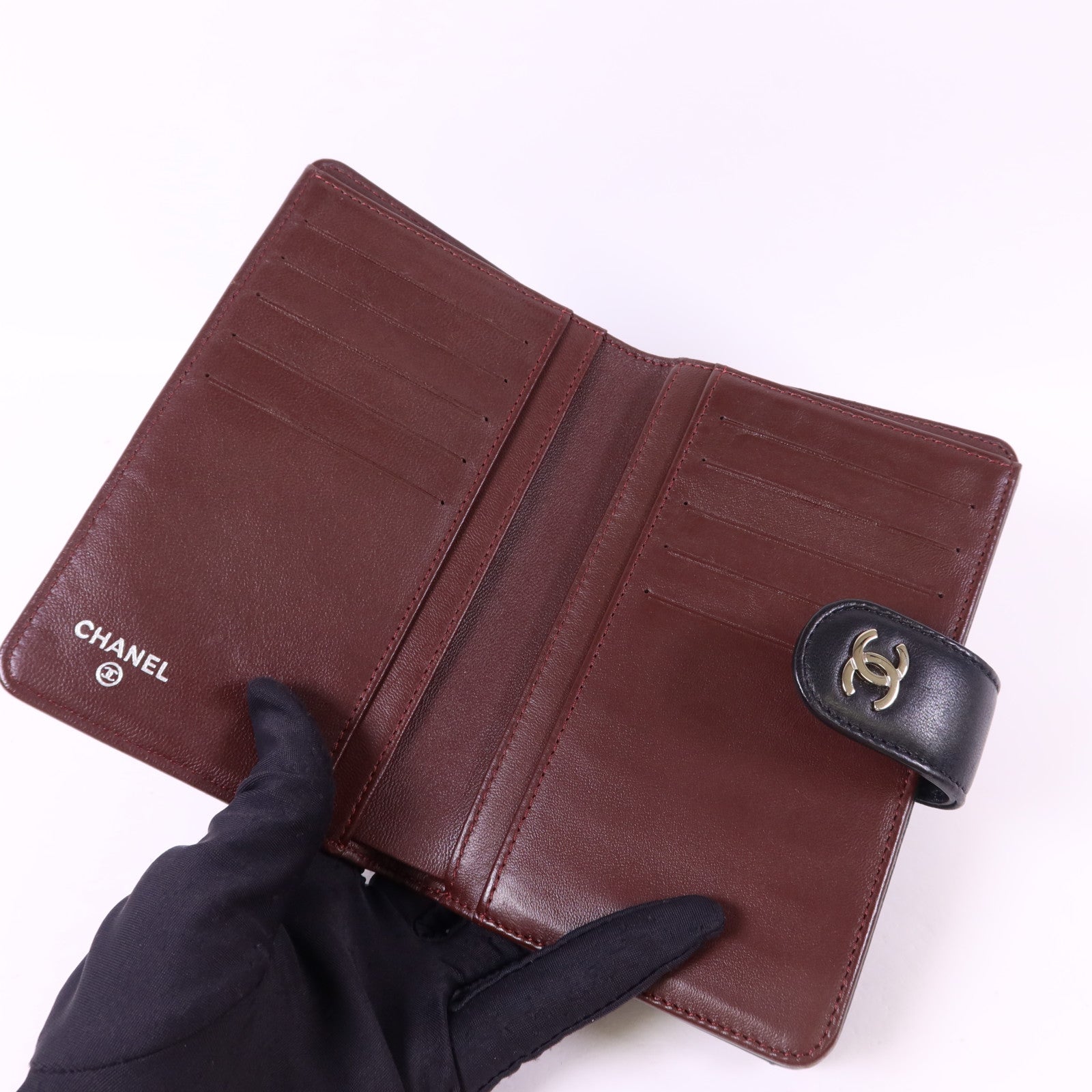 CHANEL 羊皮皮革Bifold Wallet銀扣錢包