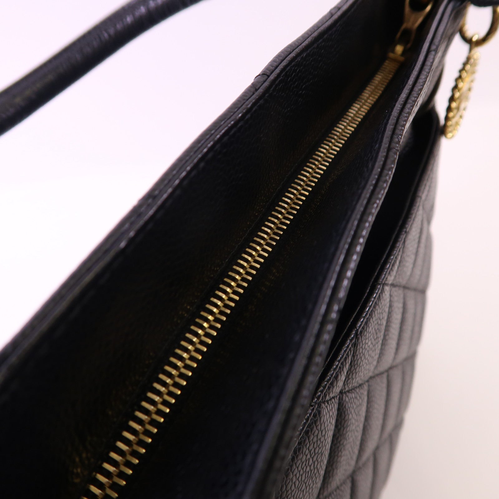 CHANEL 牛皮皮革Handbag金扣手挽袋