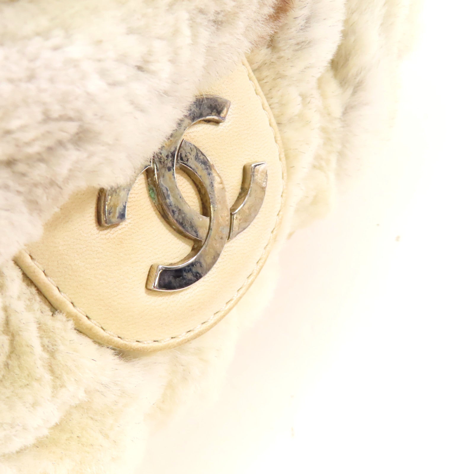 CHANEL 毛絨Shoulder Bag銀扣鏈帶肩背袋米白色
