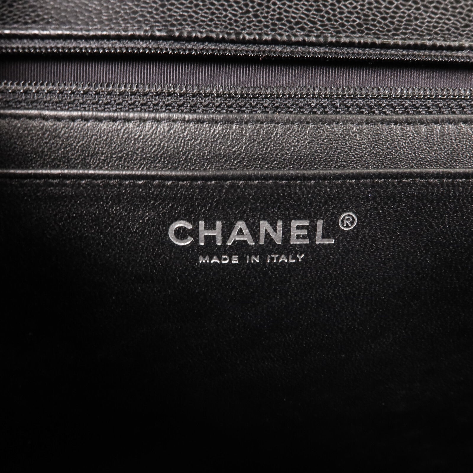 CHANEL 牛皮皮革Maxi Classic鏈帶肩背袋