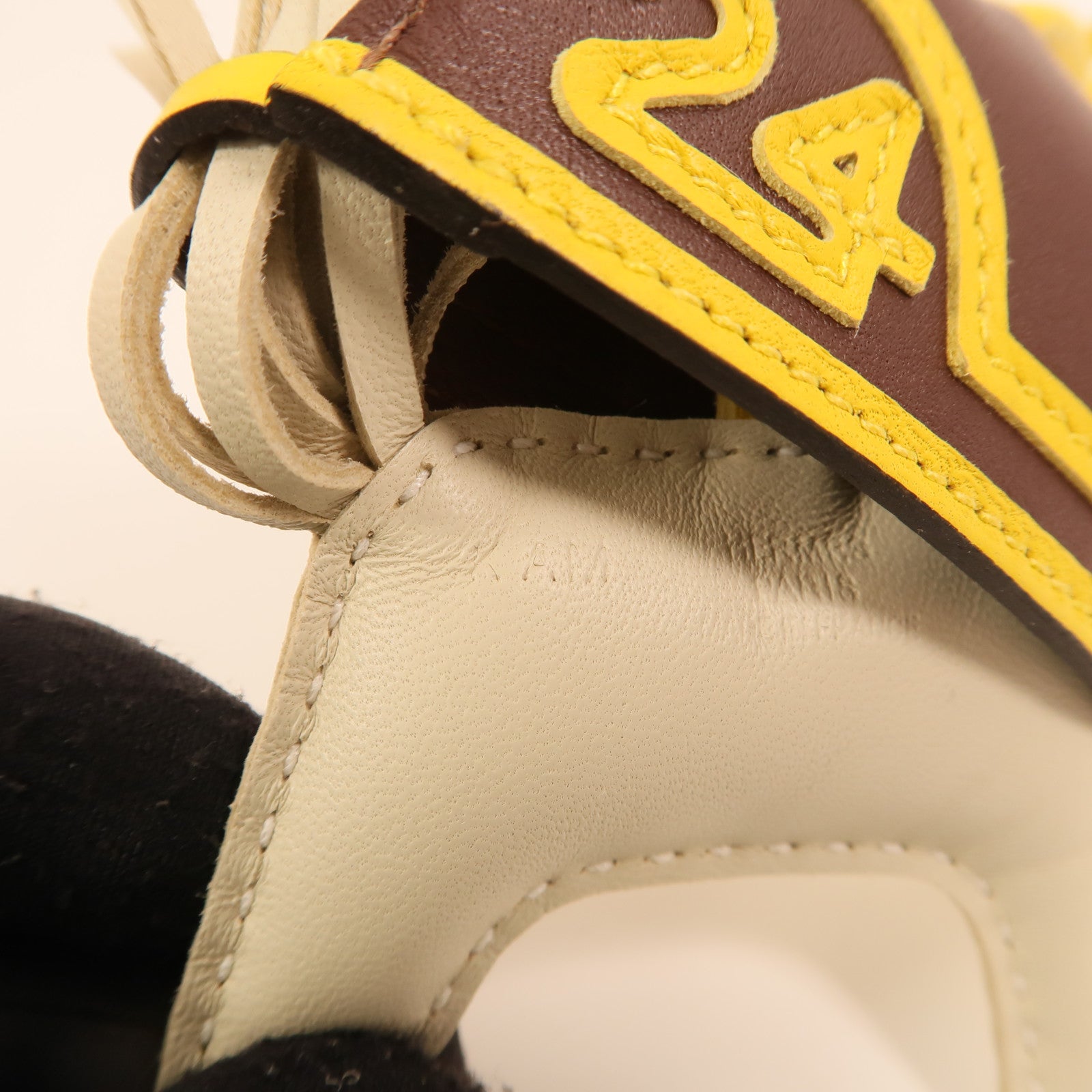 HERMES Milo/Swift皮革Rodeo Robeo 24 PM掛飾Craie/Terre/Jaune De Naples