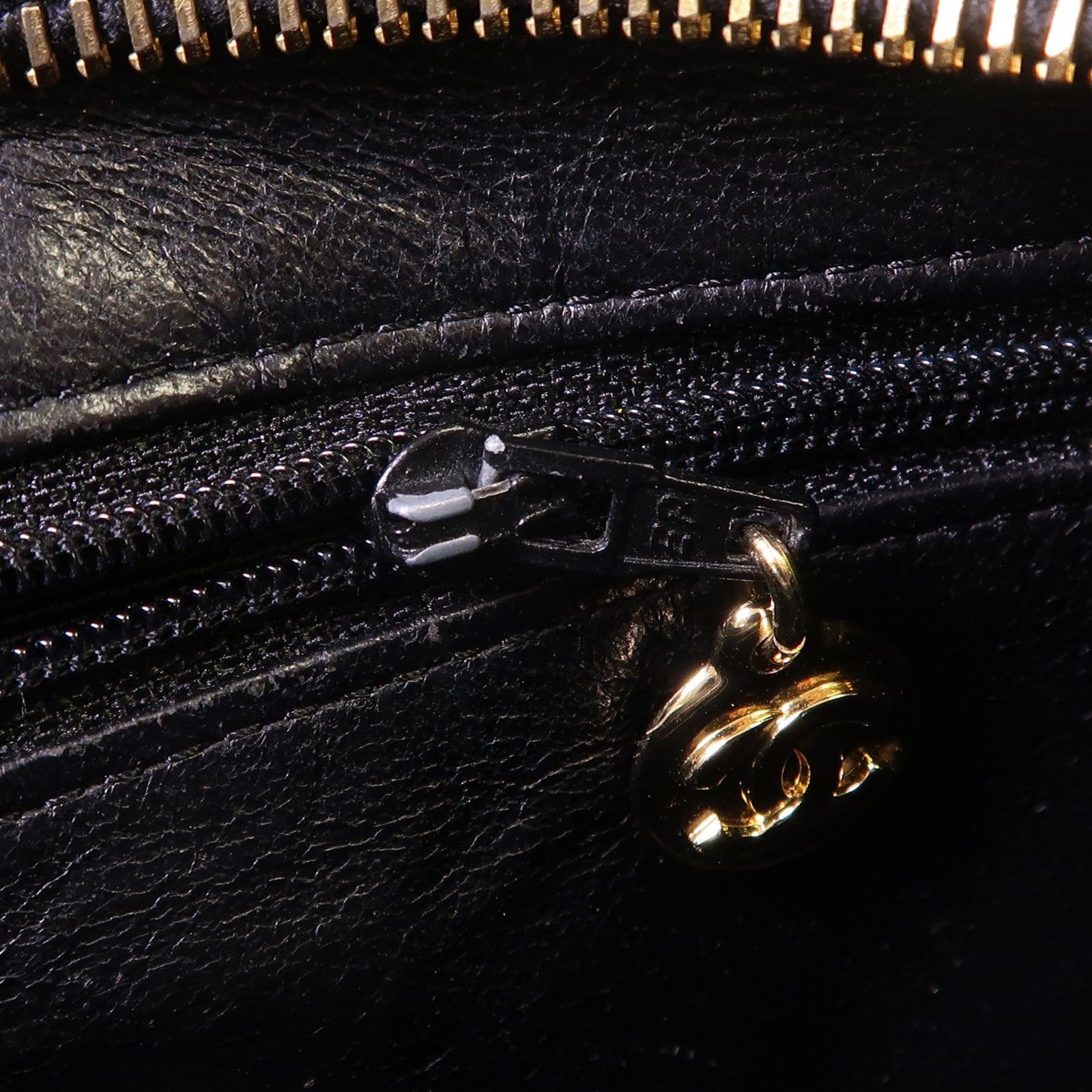 CHANEL 牛皮皮革Handbag金扣手挽袋