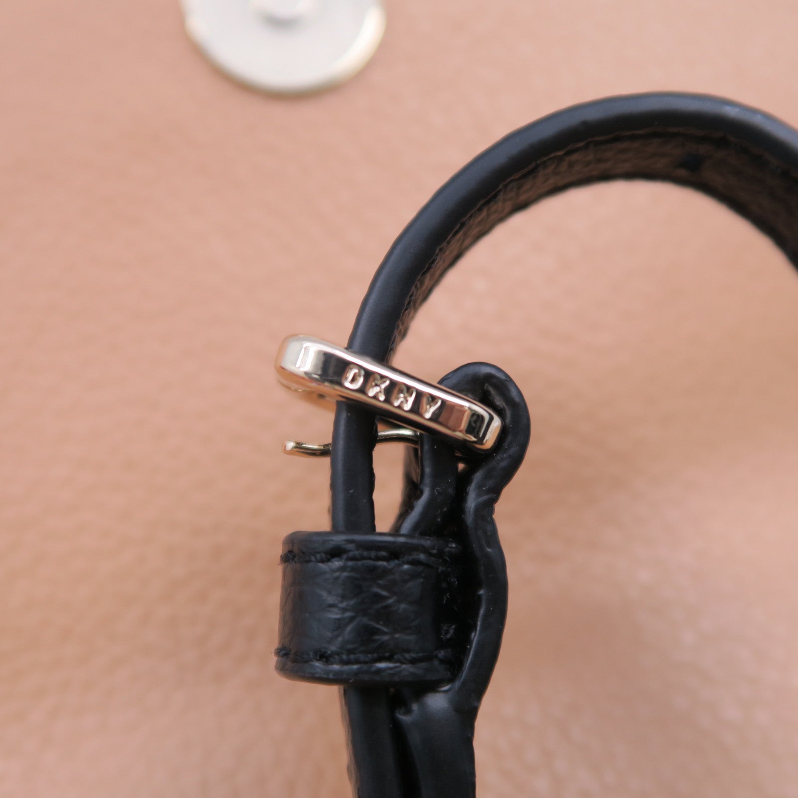 DKNY 牛皮皮革Shoulder Bag金扣鏈帶肩背袋米色/啡色/黑色