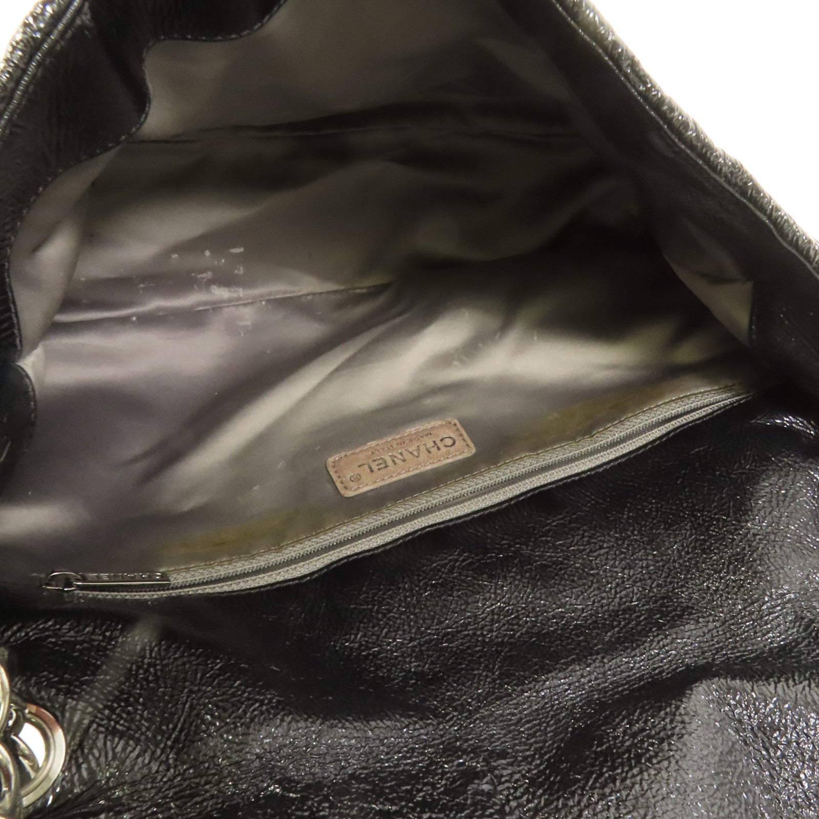 CHANEL 漆皮皮革Chain Shoulder銀扣肩背袋