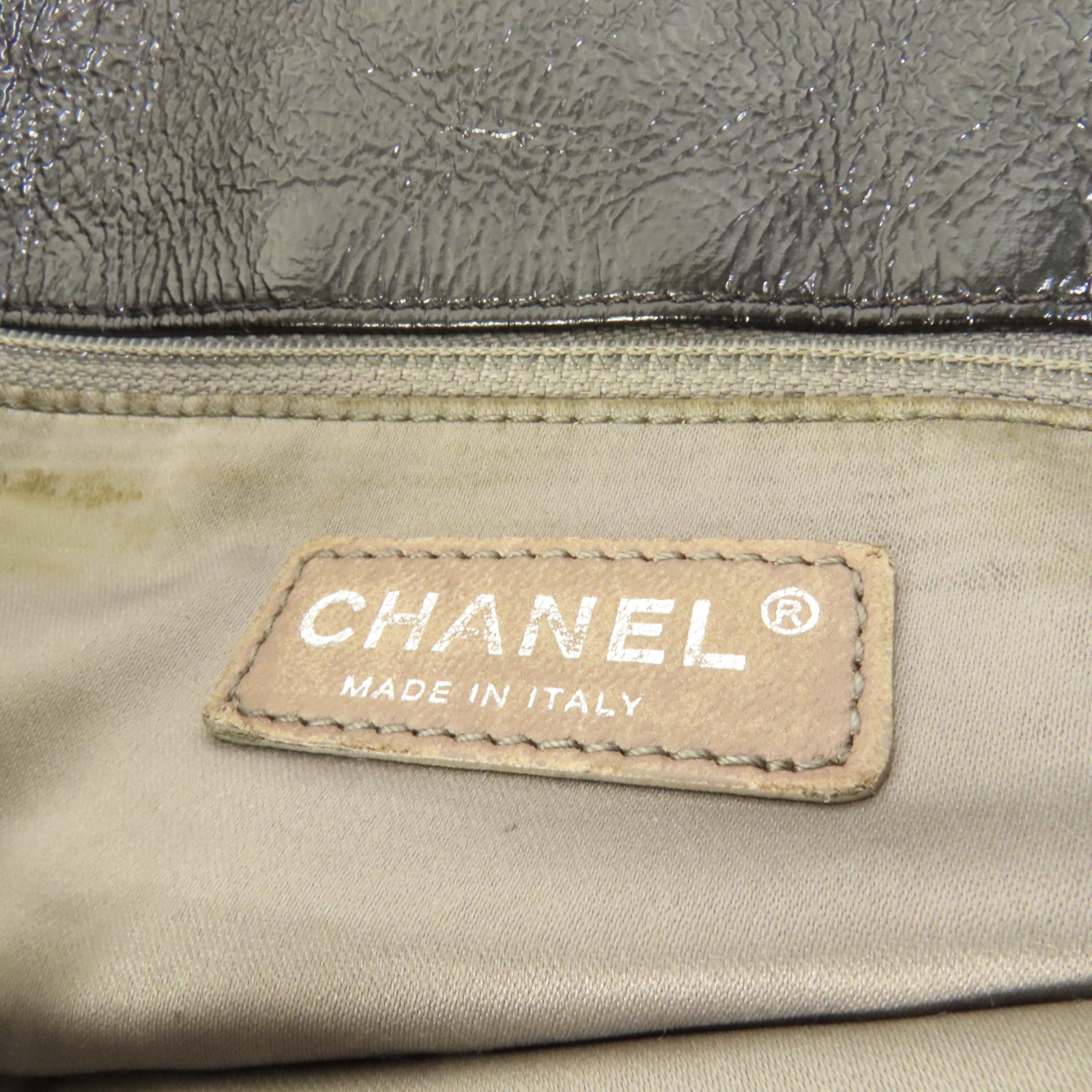 CHANEL 漆皮皮革Chain Shoulder銀扣肩背袋