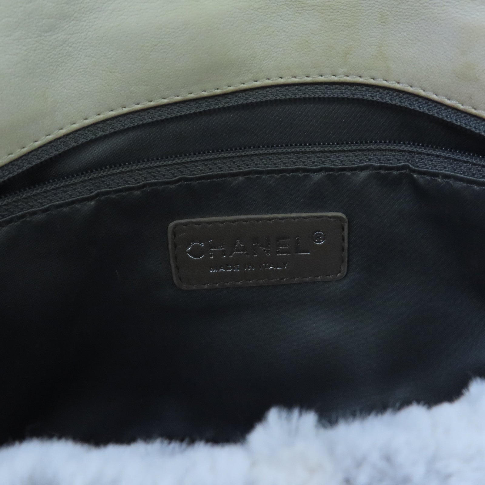 CHANEL 毛絨Shoulder Bag銀扣鏈帶肩背袋米白色