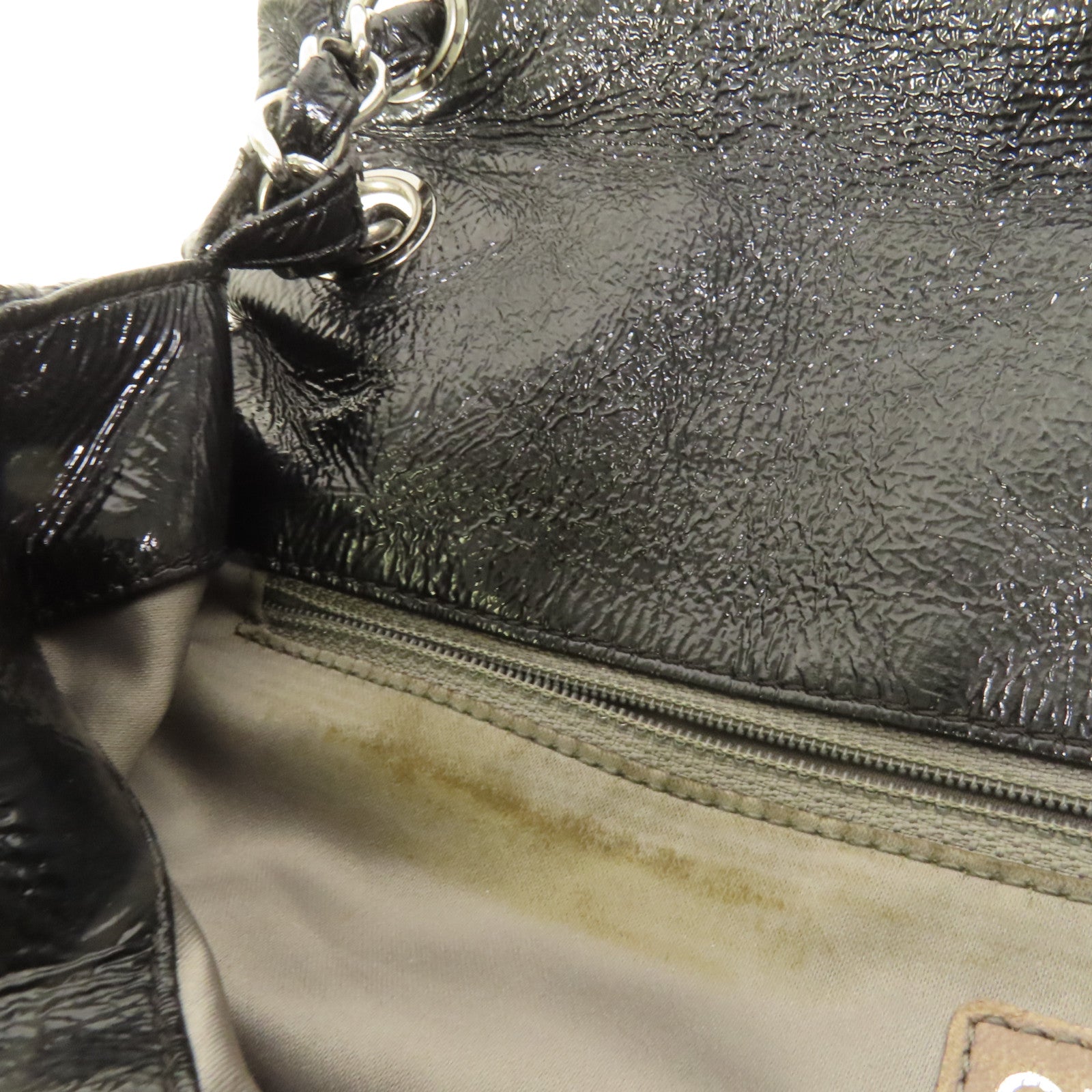 CHANEL 漆皮皮革Chain Shoulder銀扣肩背袋