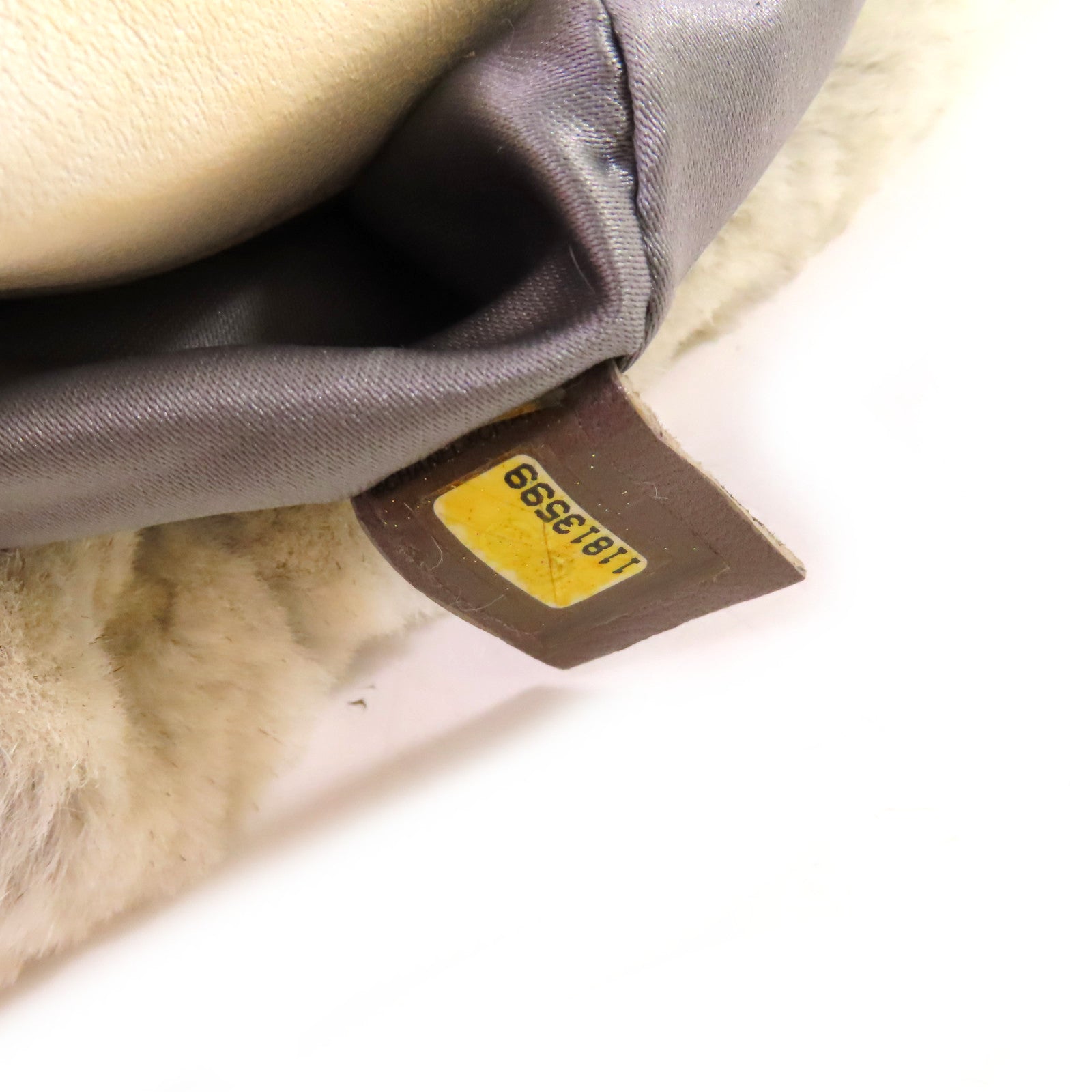 CHANEL 毛絨Shoulder Bag銀扣鏈帶肩背袋米白色