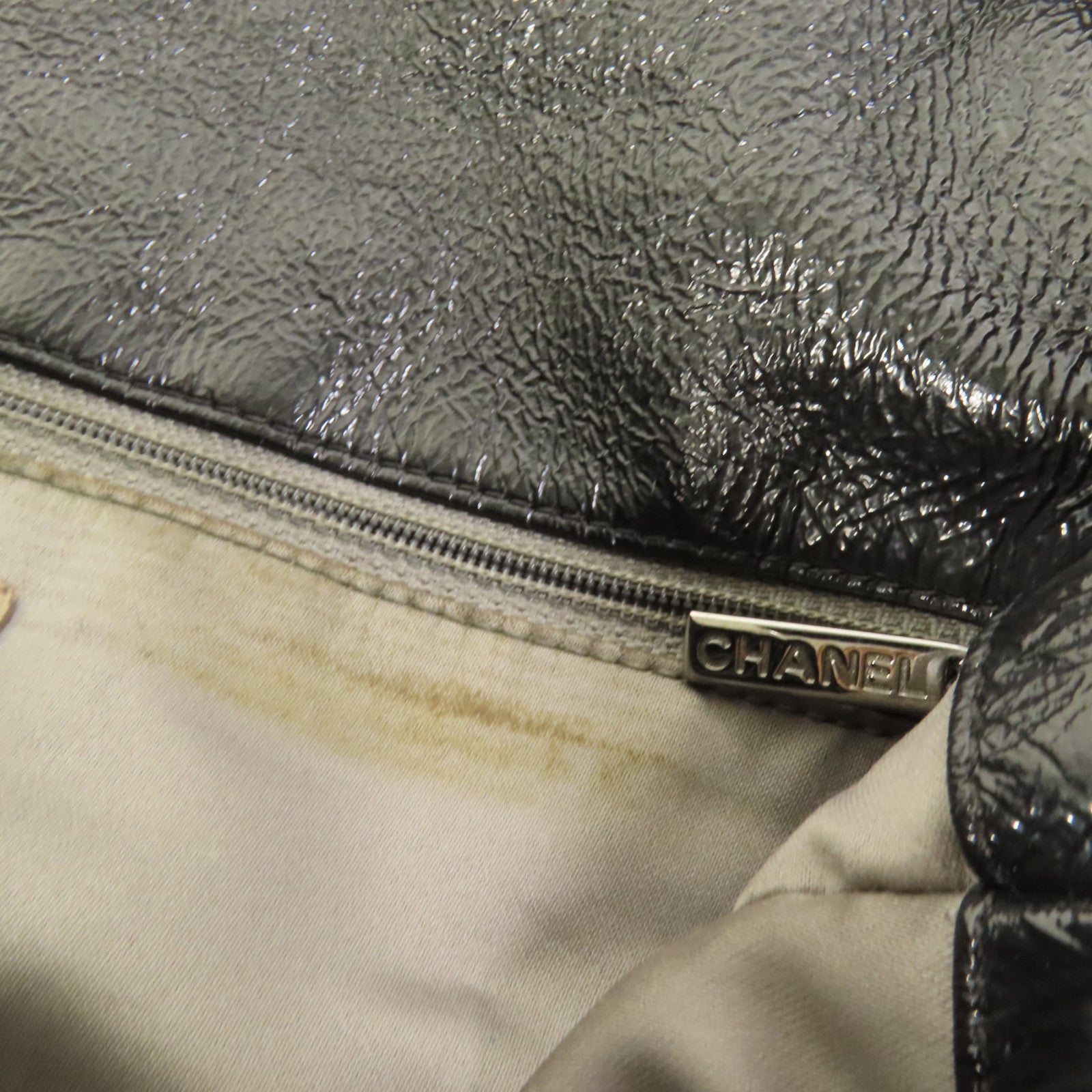 CHANEL 漆皮皮革Chain Shoulder銀扣肩背袋