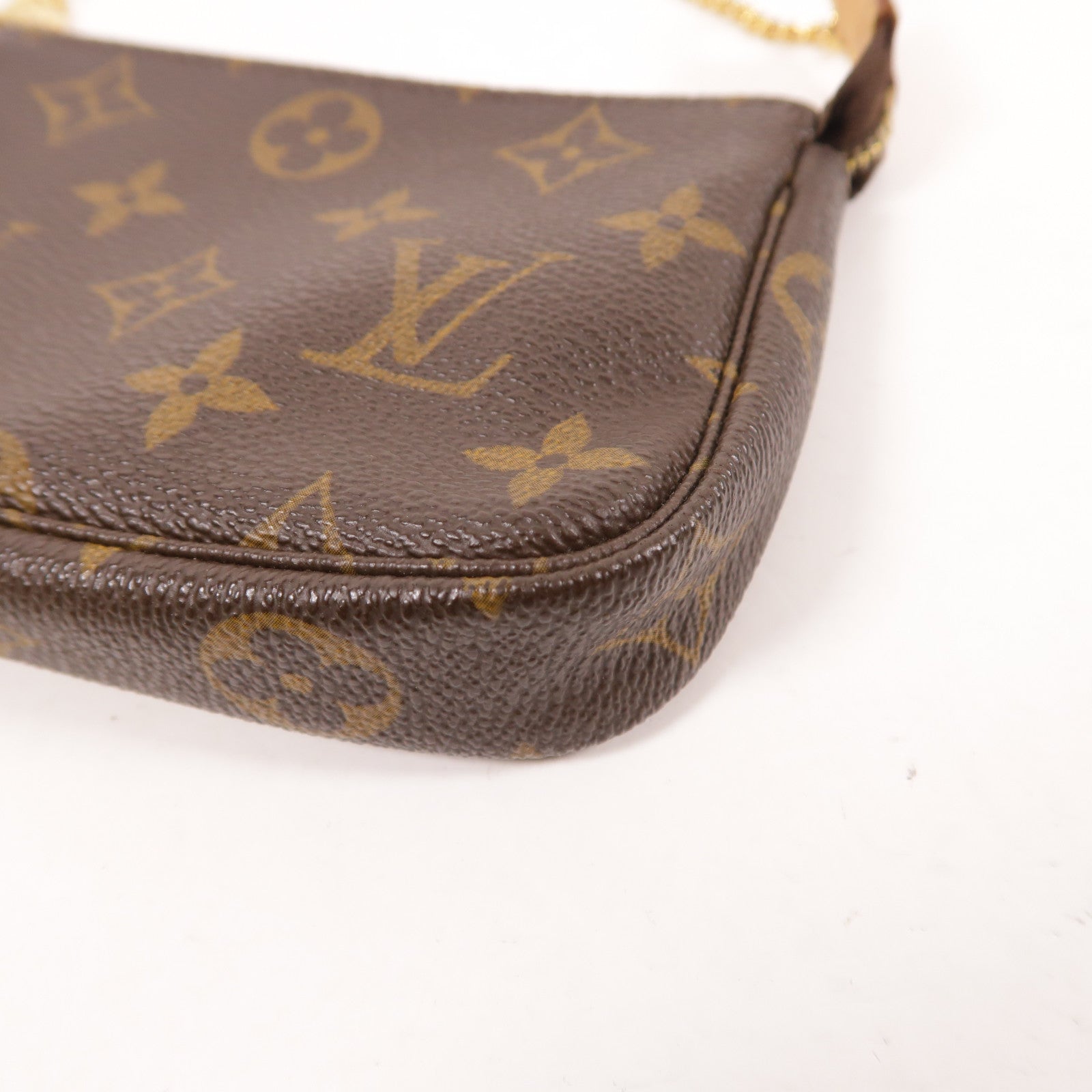 LOUIS VUITTON Monogram Mini Pochette Accessoires金扣手挽袋棕色