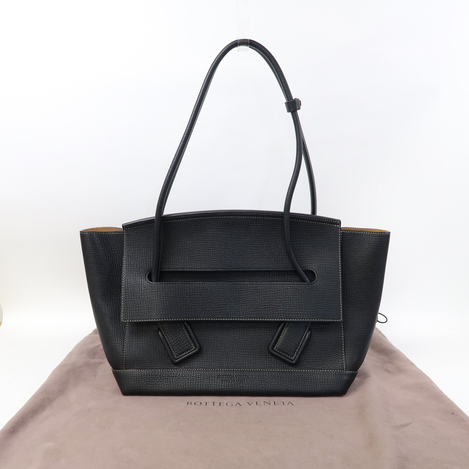 BOTTEGA VENETA 牛皮皮革Tote Bag金扣肩背袋黑色