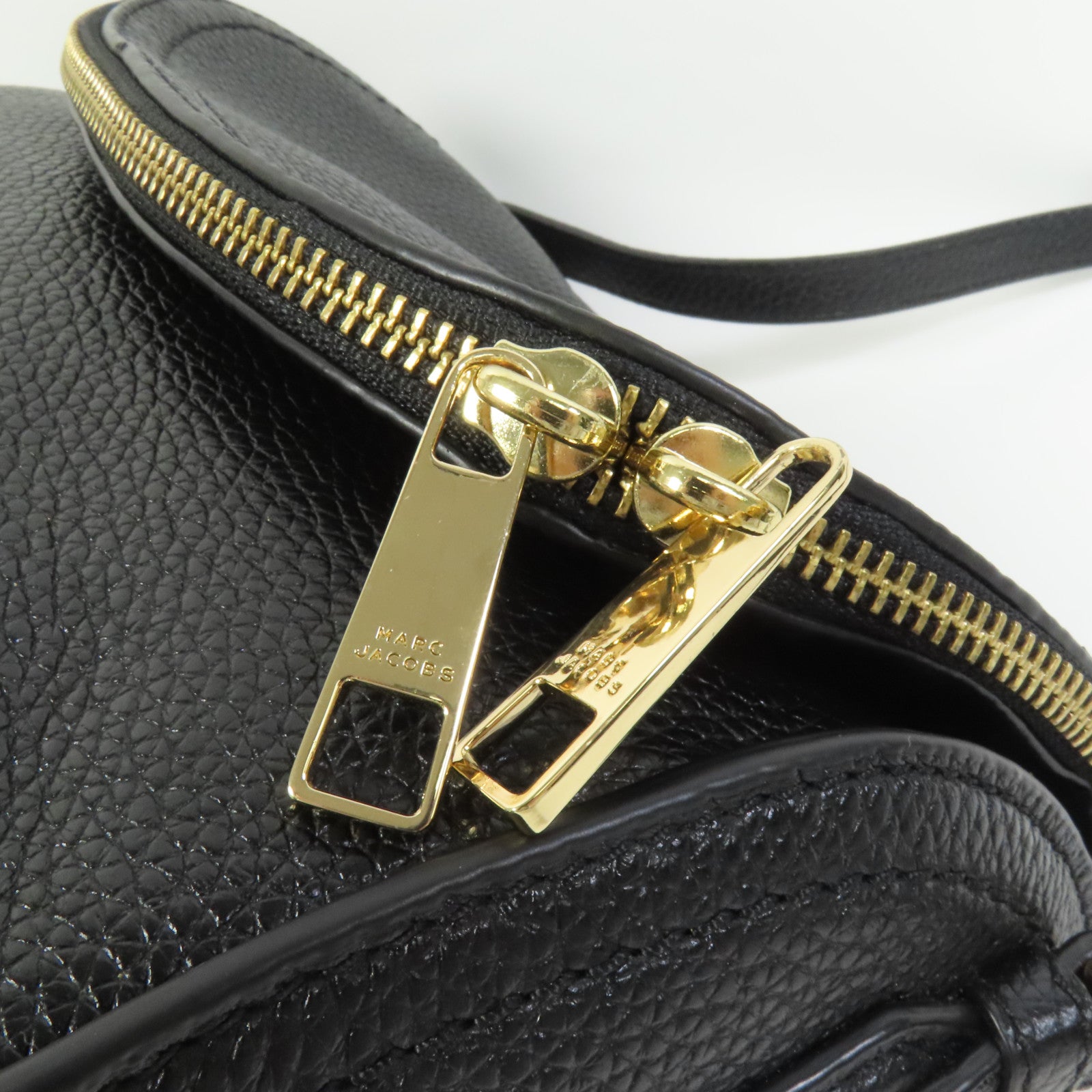 MARC JACOBS 牛皮皮革Crossbody Bag金扣肩背袋