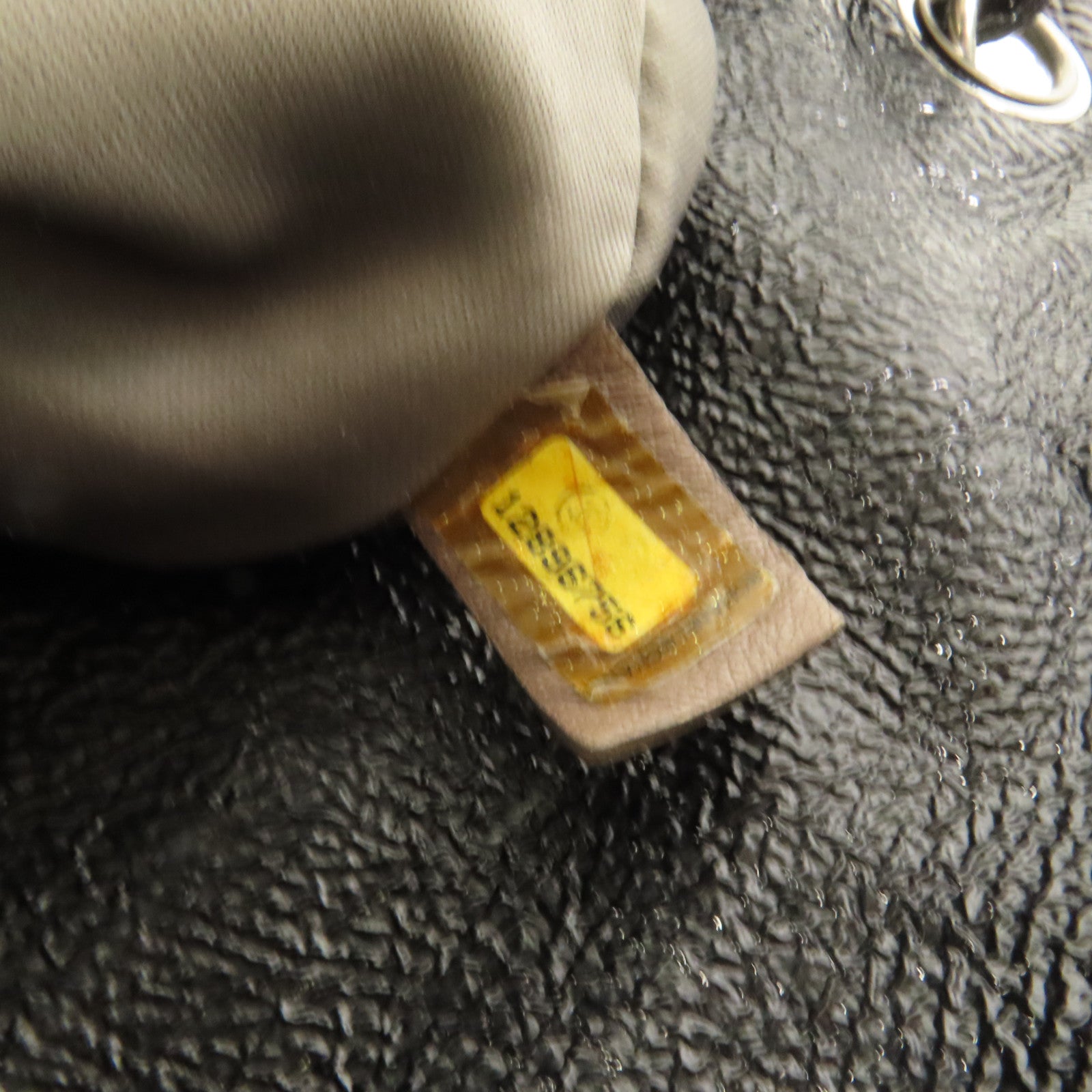 CHANEL 漆皮皮革Chain Shoulder銀扣肩背袋