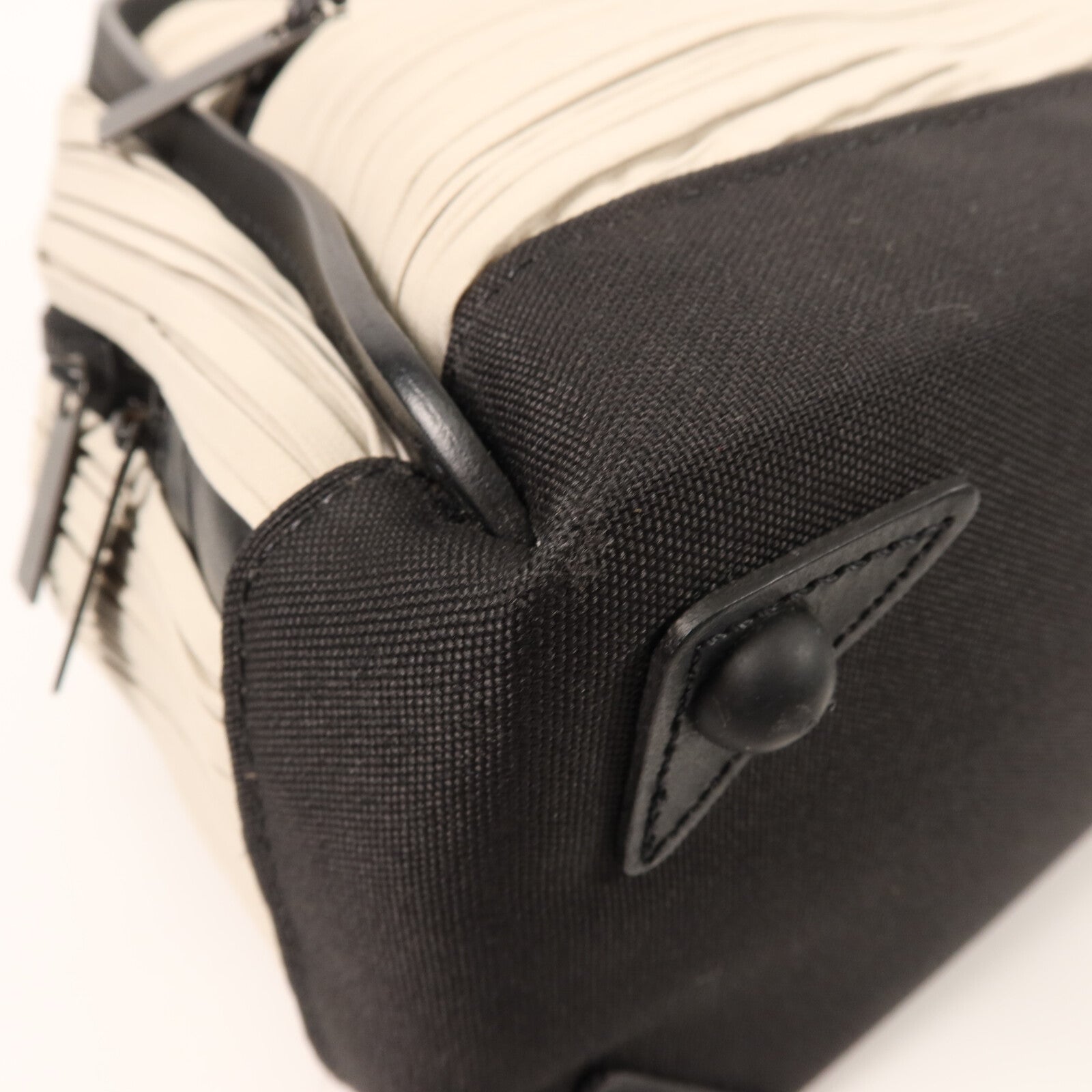 ISSEY MIYAKE 聚酯纖維Issey Miyake Bias Pleats Bag肩背袋