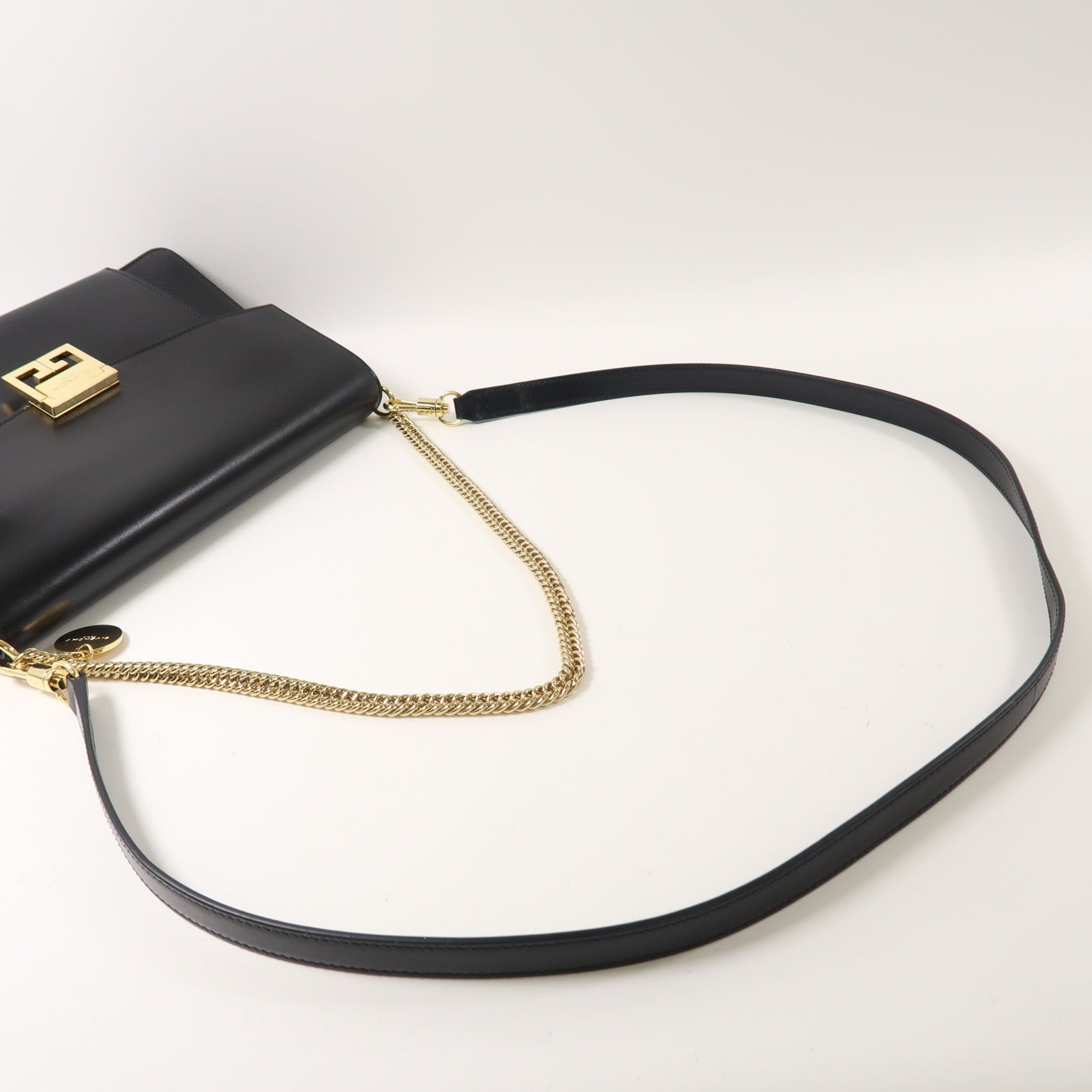 GIVENCHY 牛皮皮革GV3金扣鏈帶手挽肩背兩用袋黑色