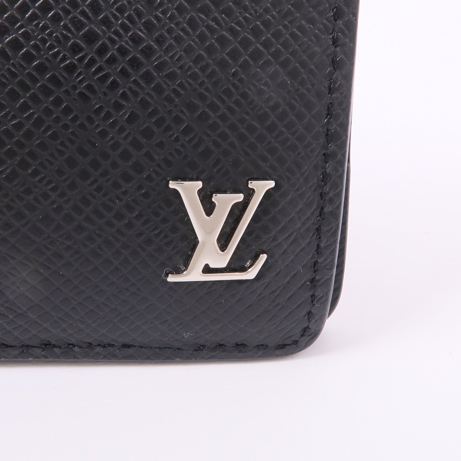 LOUIS VUITTON Taiga Multiple Wallet銀扣錢包