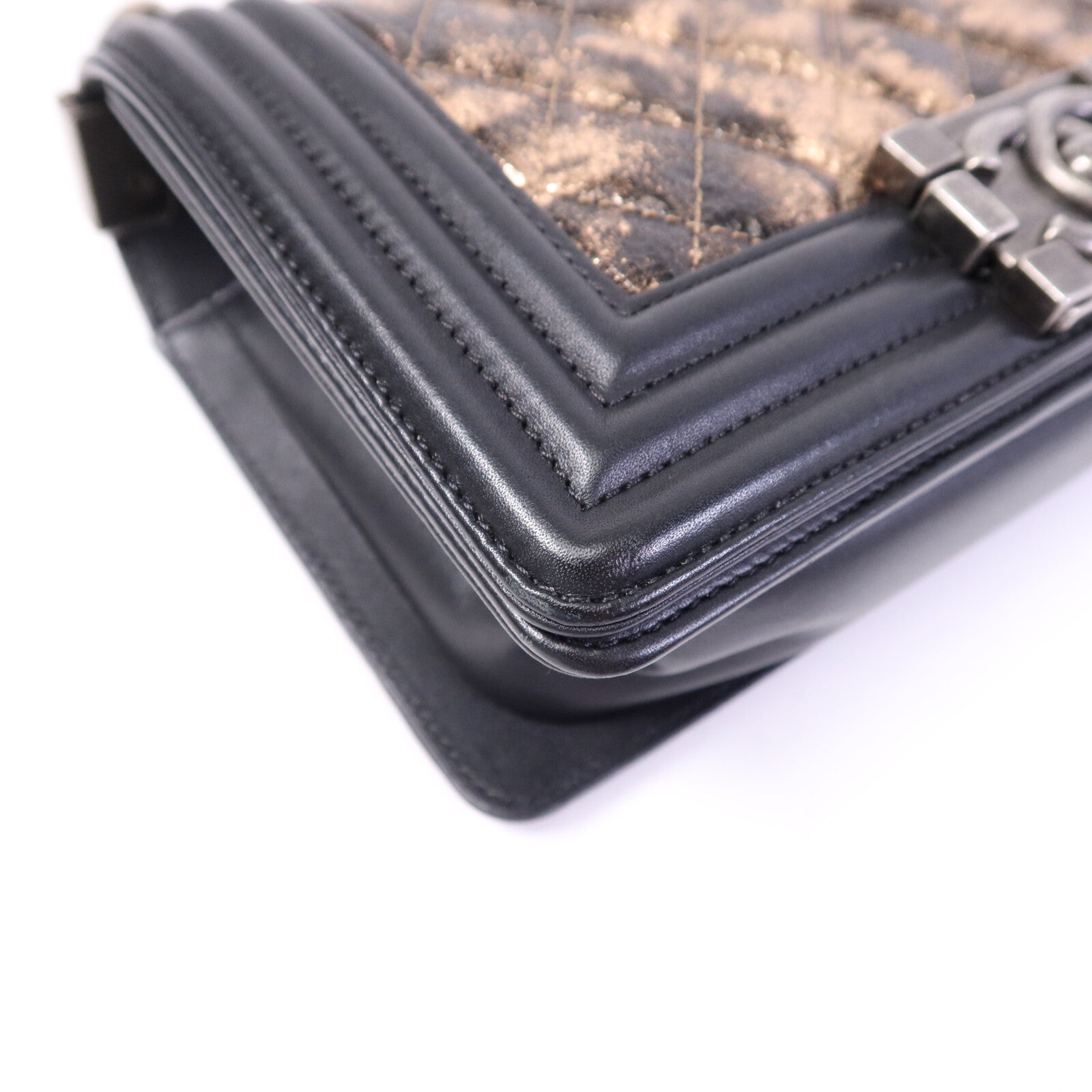 CHANEL 牛皮皮革Boy 20銀扣鏈帶肩背袋