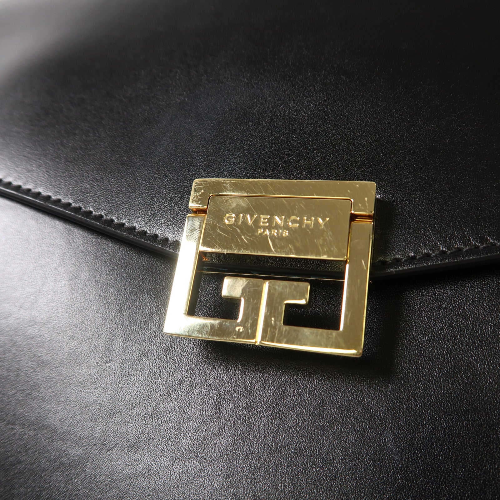 GIVENCHY 牛皮皮革GV3金扣鏈帶手挽肩背兩用袋黑色