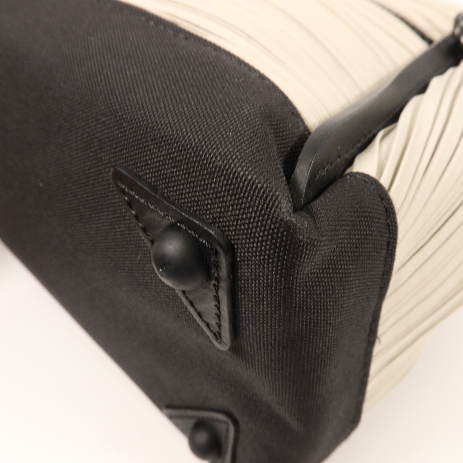ISSEY MIYAKE 聚酯纖維Issey Miyake Bias Pleats Bag肩背袋
