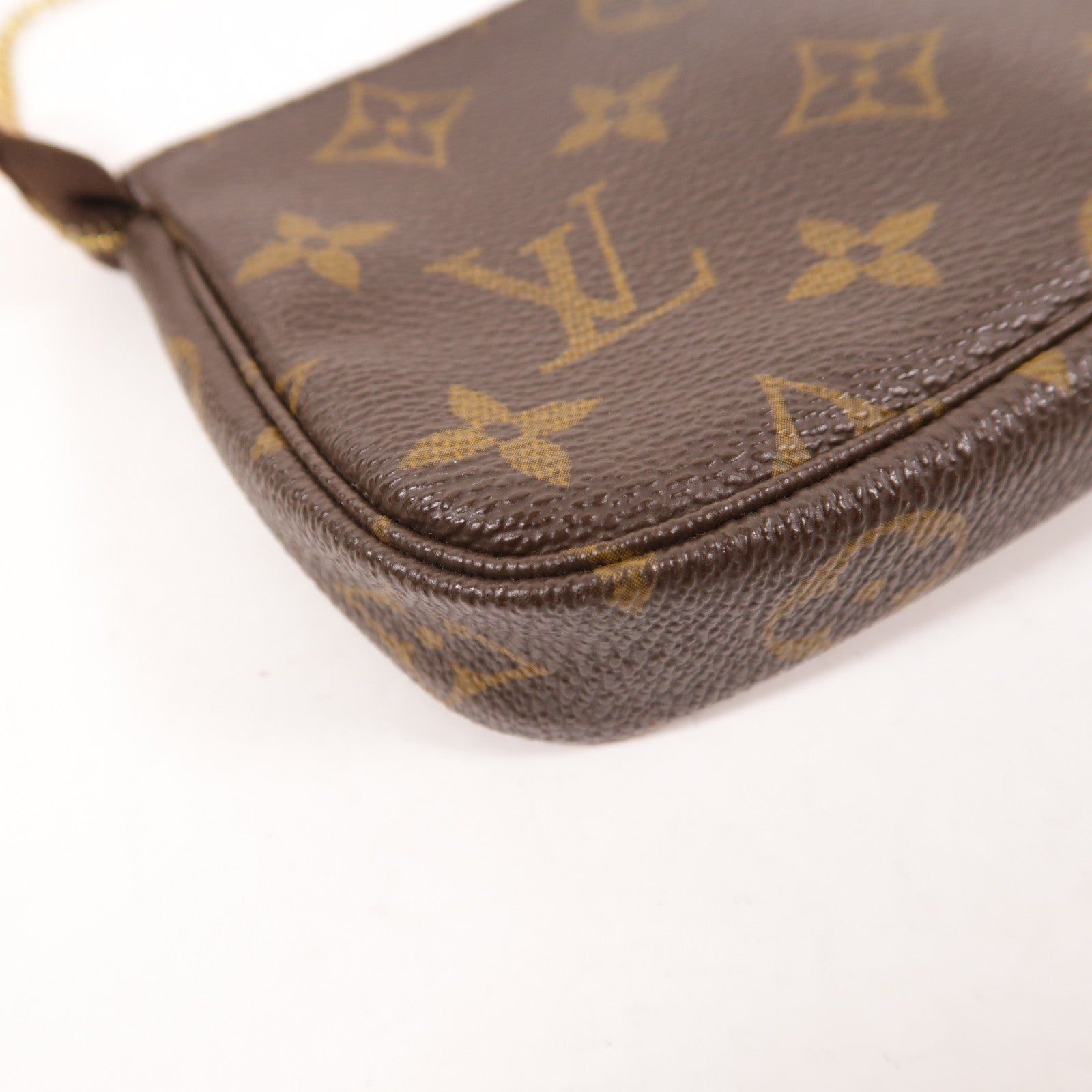 LOUIS VUITTON Monogram Mini Pochette Accessoires金扣手挽袋棕色
