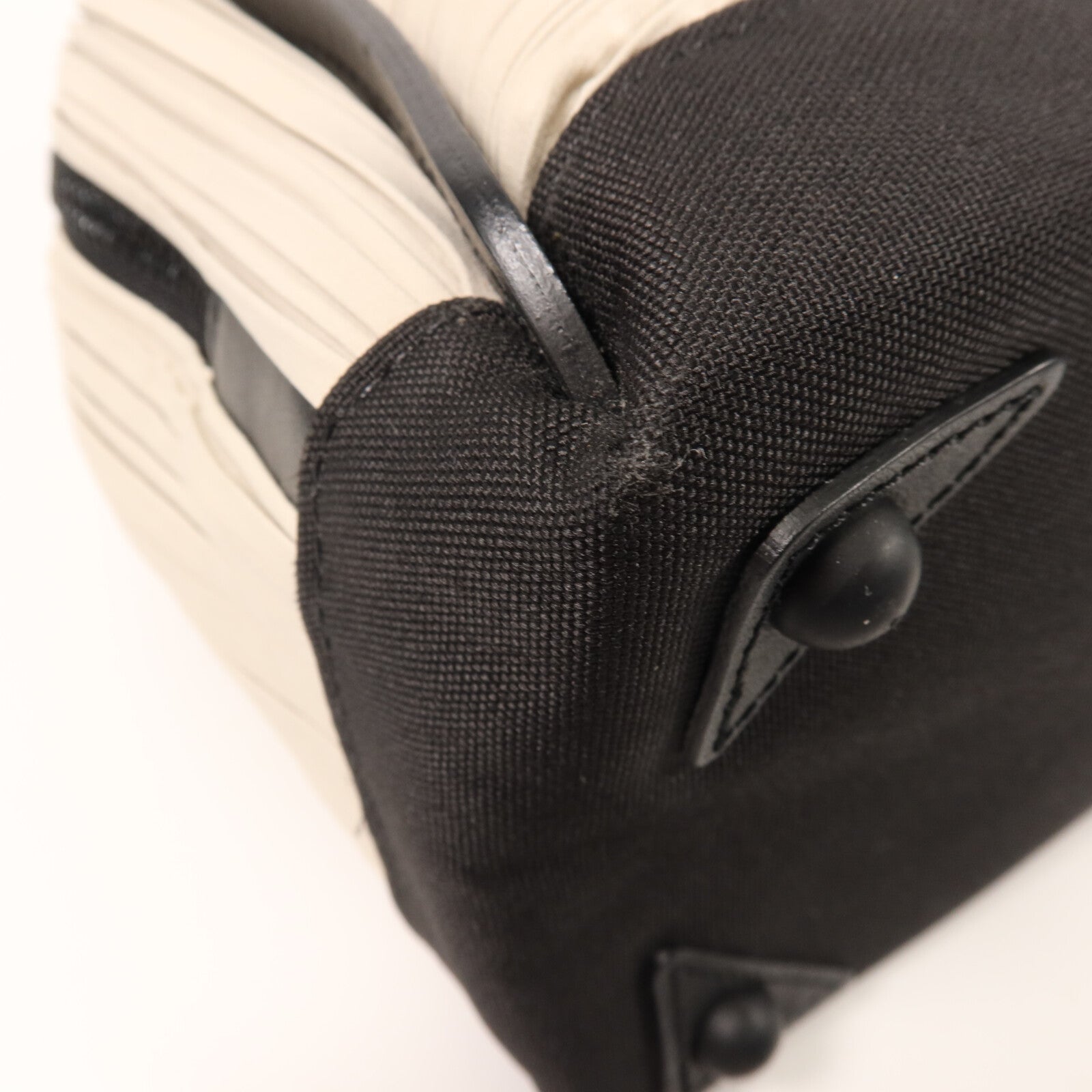 ISSEY MIYAKE 聚酯纖維Issey Miyake Bias Pleats Bag肩背袋