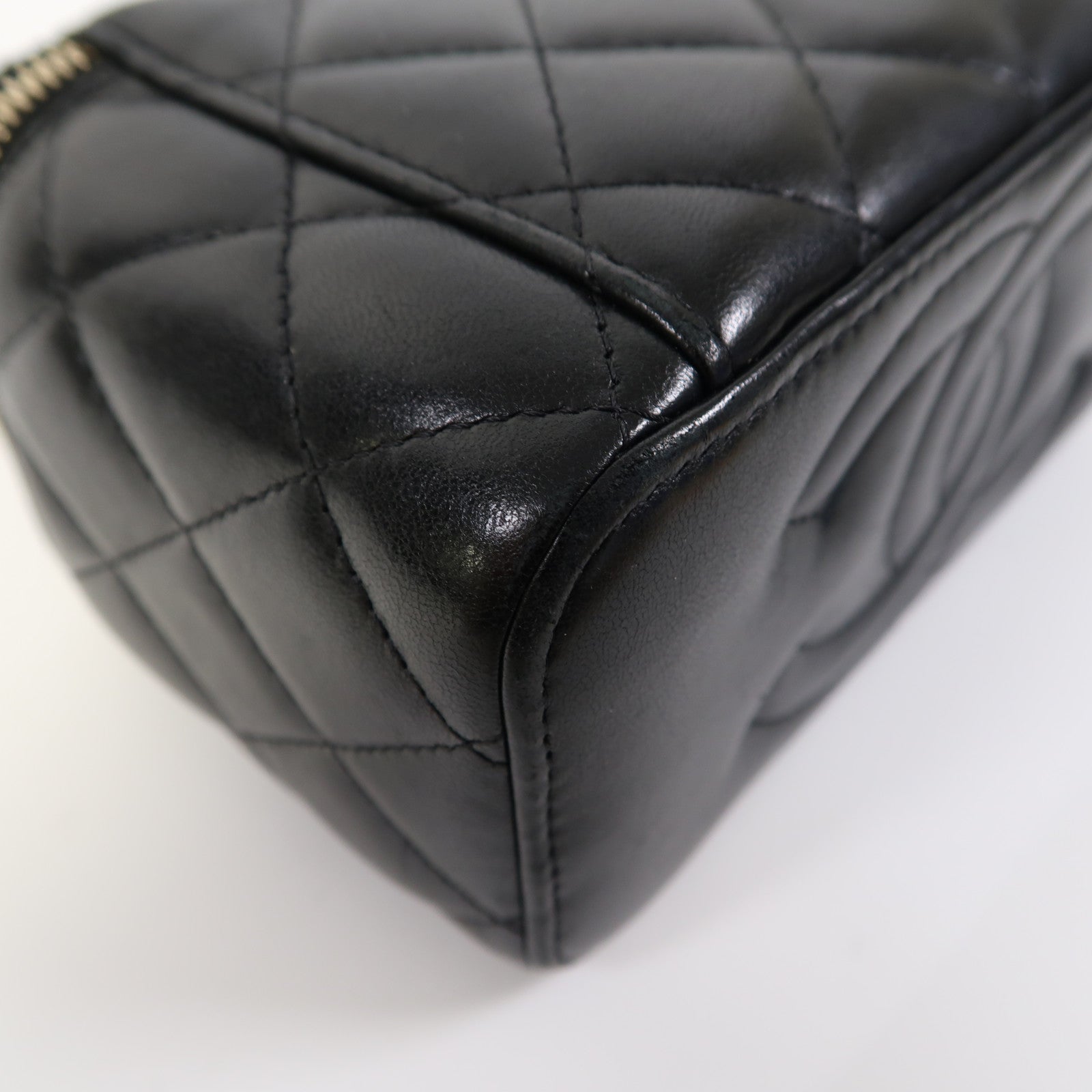 CHANEL 【激減優惠】菱格羊皮皮革Vanity Case金扣鏈帶肩背袋黑色