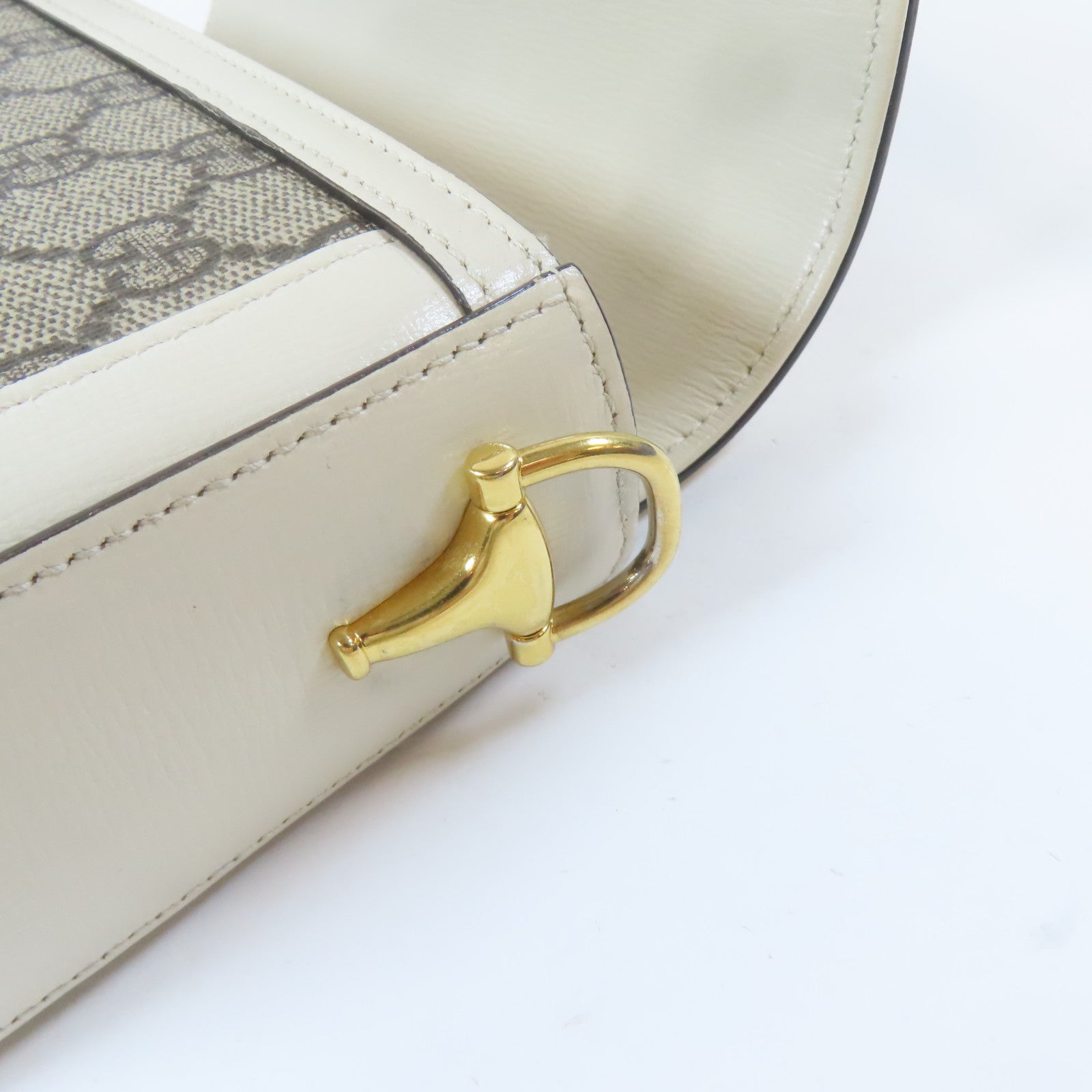 GUCCI 塗層帆布Horsebit 1955 Mini Bag金扣肩背袋白色/啡色