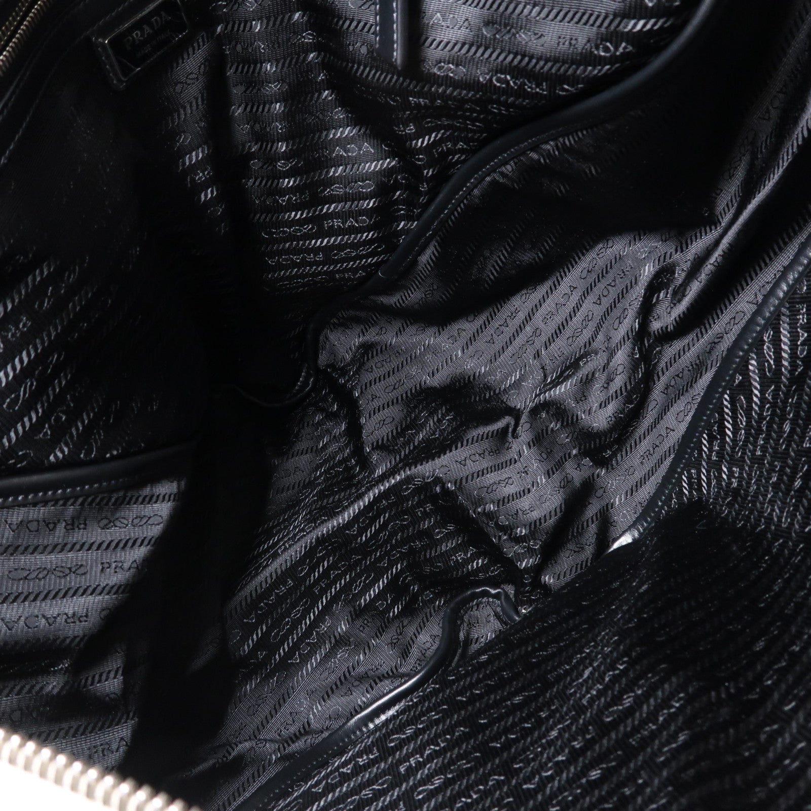 PRADA 牛皮皮革Triangle Bag銀扣肩背袋白色