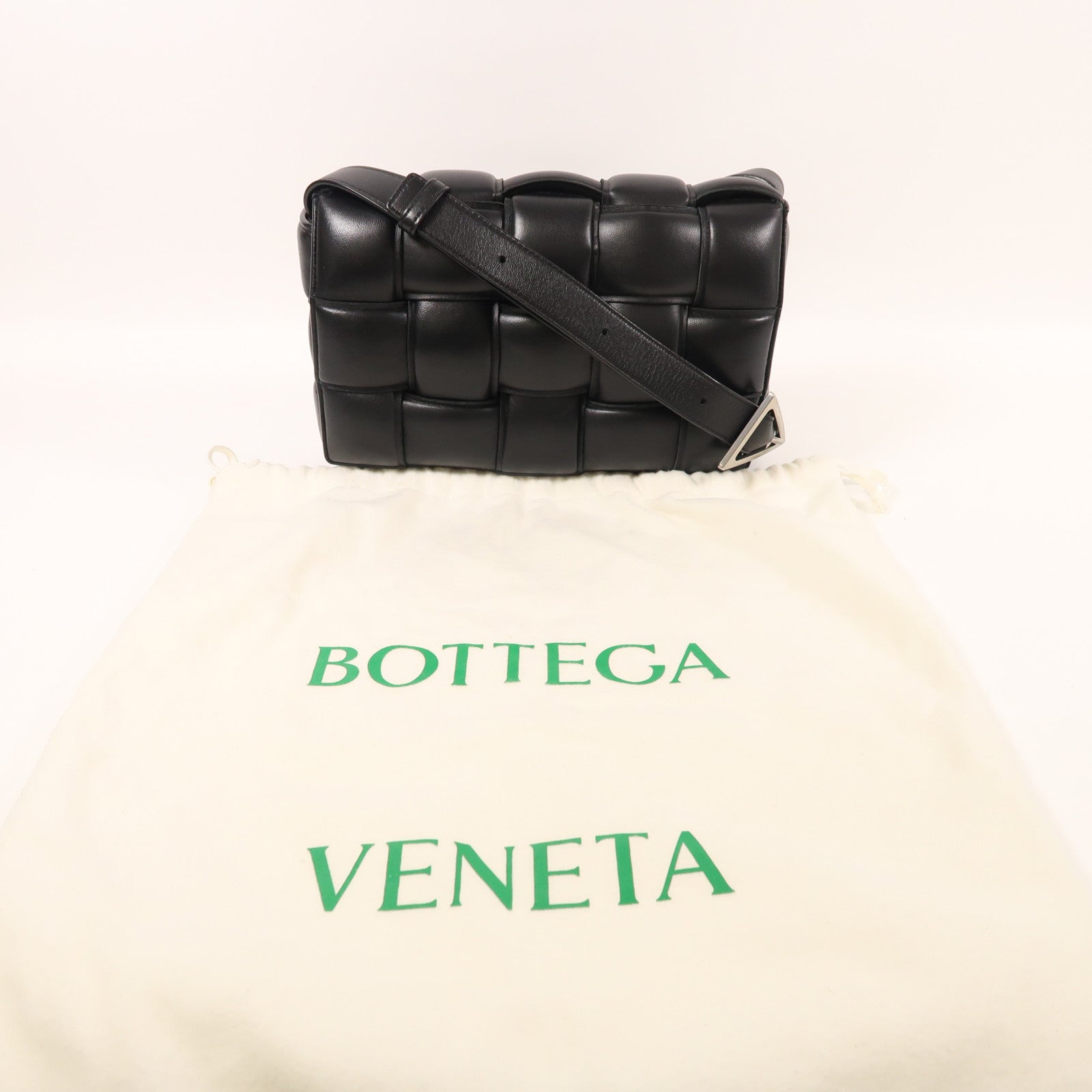 BOTTEGA VENETA 羊皮皮革Padded Cassette銀扣肩背袋