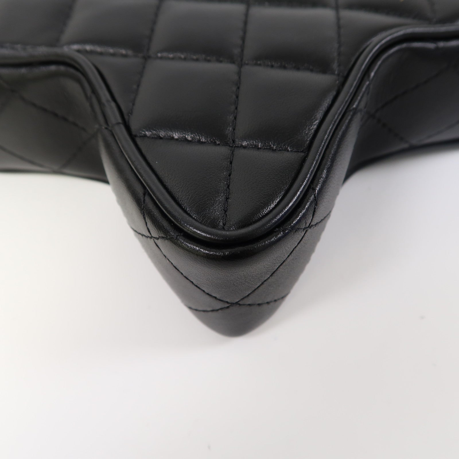 CHANEL 菱格羊皮皮革Chain Shoulder金扣鏈帶肩背袋黑色