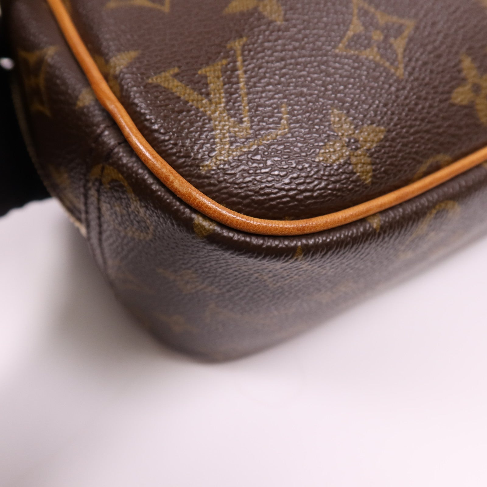 LOUIS VUITTON Monogram Trouville金扣手挽袋