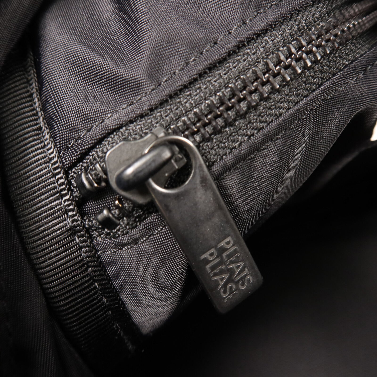 ISSEY MIYAKE 聚酯纖維Issey Miyake Bias Pleats Bag肩背袋