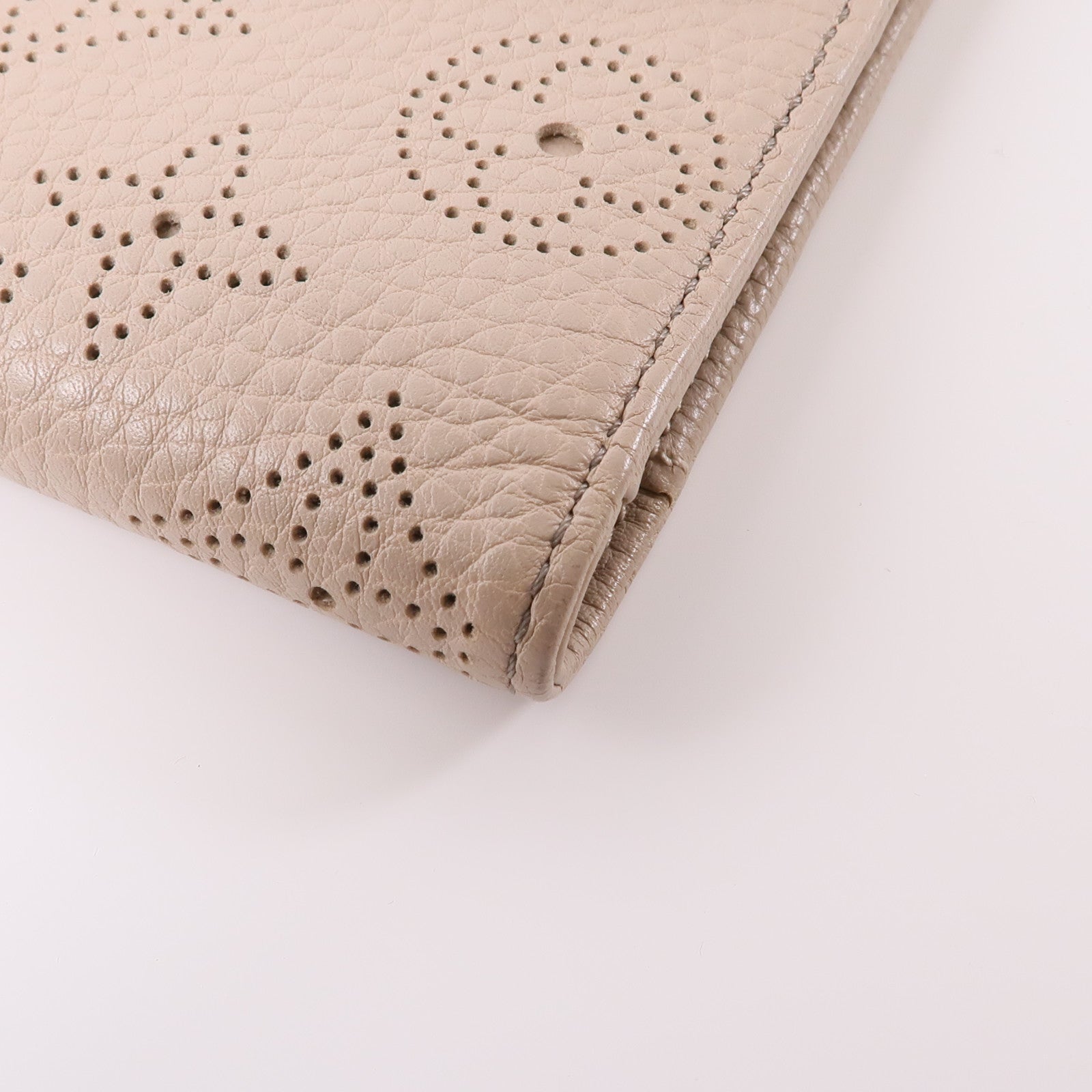 LOUIS VUITTON 【激減優惠】Monogram Mahina Amelia Coquille Long Wallet金扣長錢包米色