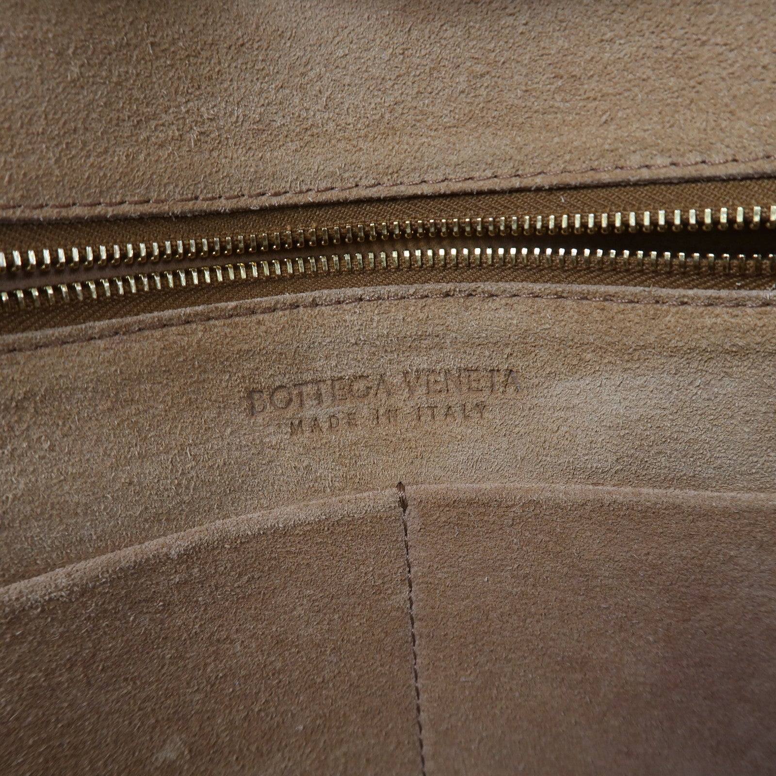 BOTTEGA VENETA 牛皮皮革Tote Bag金扣肩背袋黑色