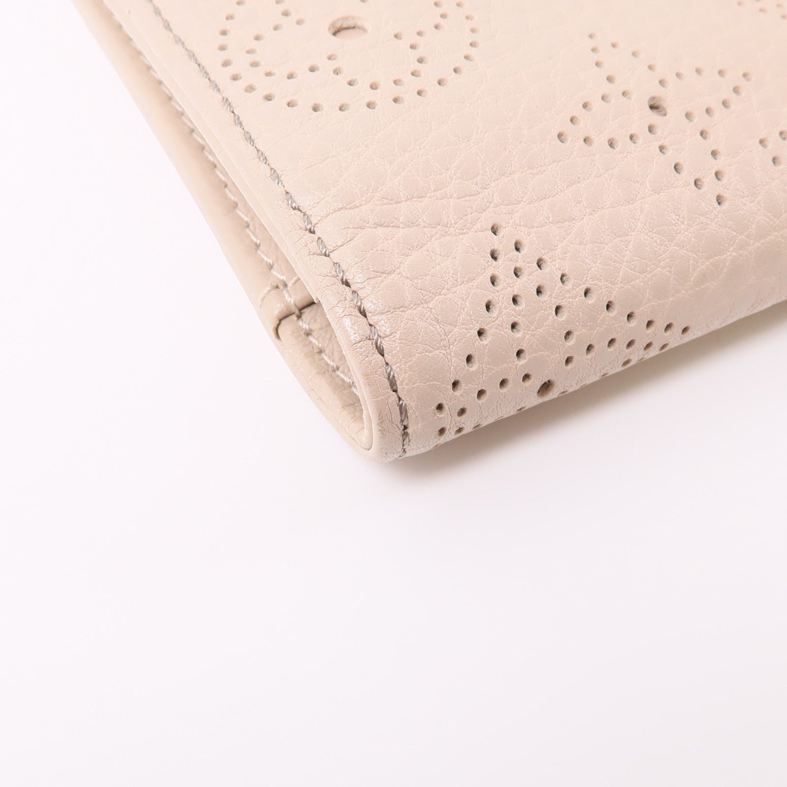 LOUIS VUITTON Monogram Mahina Amelia Coquille Long Wallet金扣長錢包米色