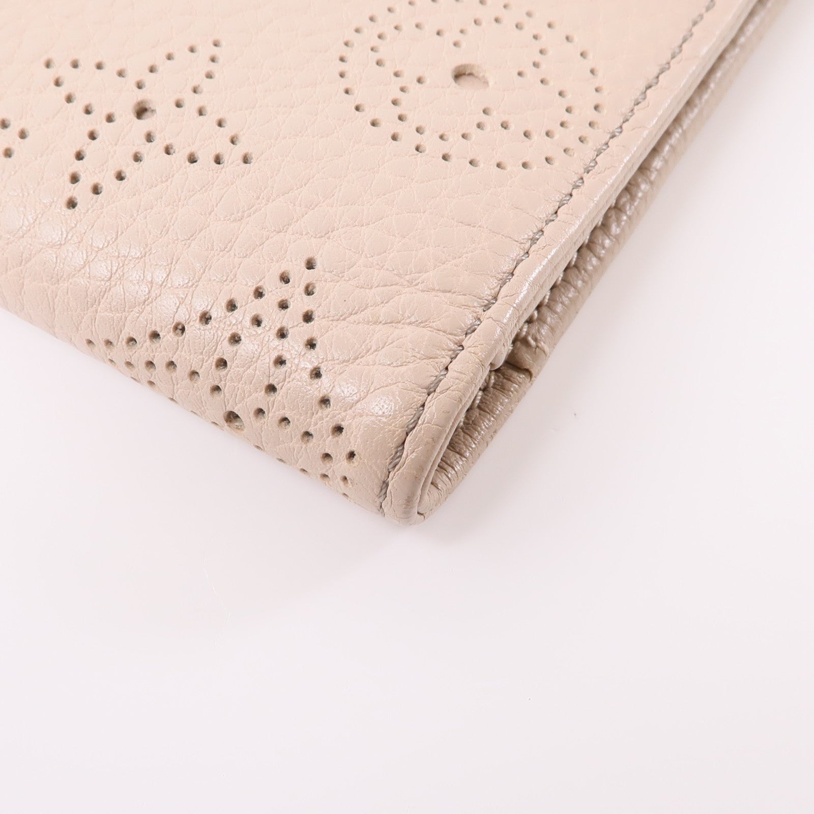 LOUIS VUITTON Monogram Mahina Amelia Coquille Long Wallet金扣長錢包米色