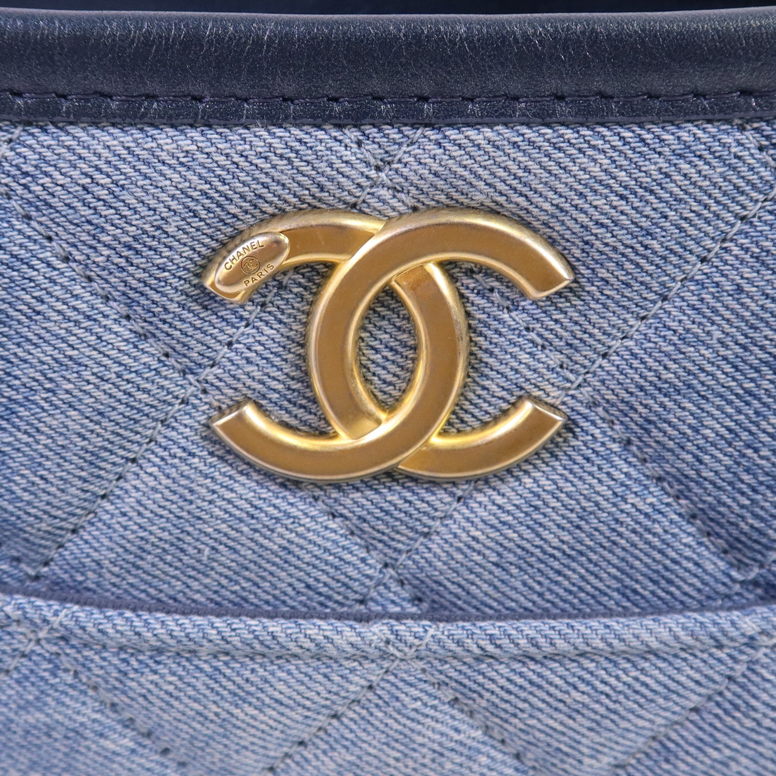CHANEL 牛仔布Hobo Bag金扣鏈帶手挽肩背兩用袋
