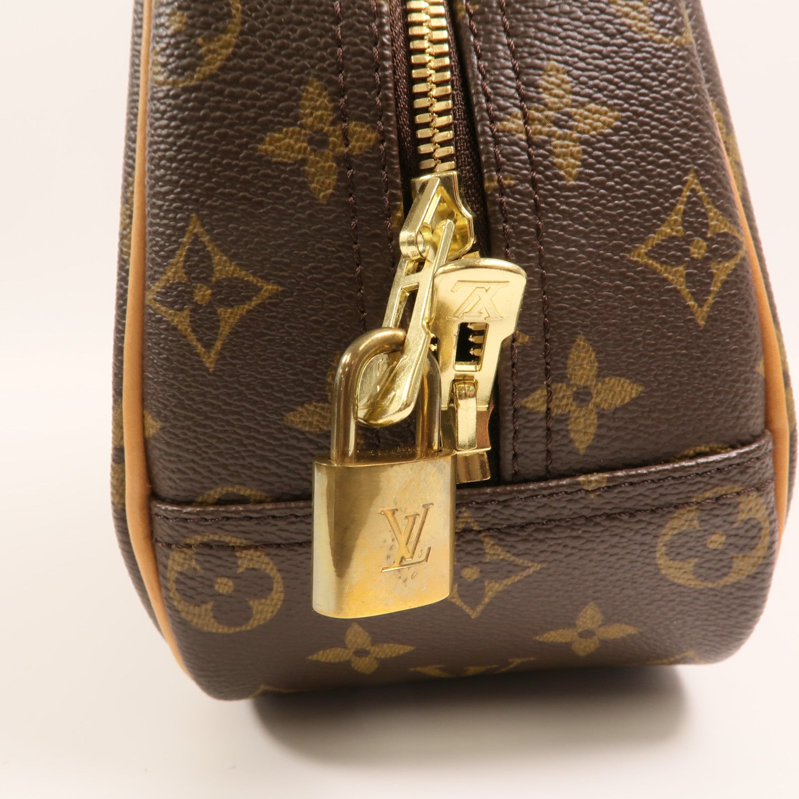 LOUIS VUITTON Monogram Trouville金扣手挽袋