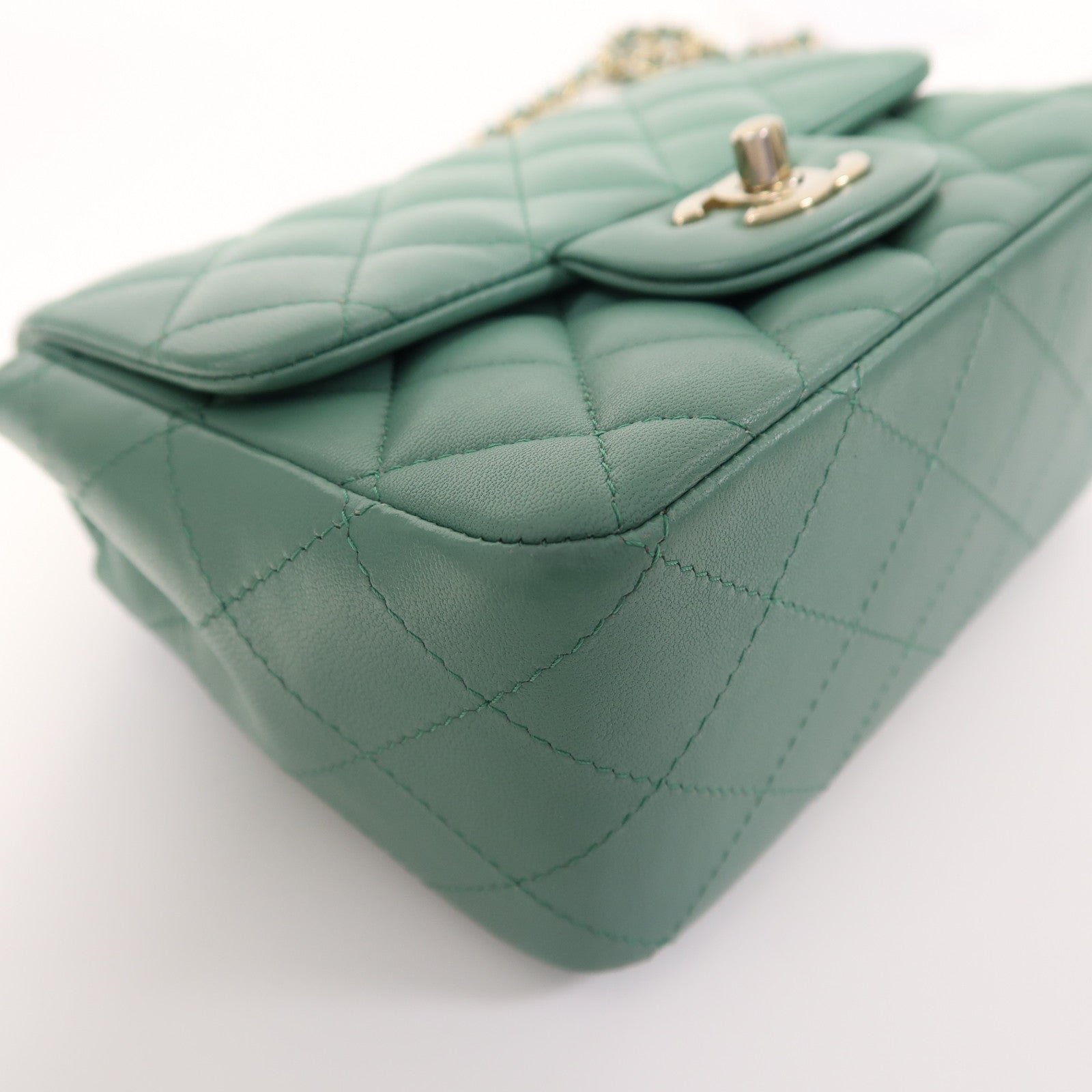 CHANEL 【激減優惠】菱格羊皮皮革Mini Classic 17金扣肩背袋綠色