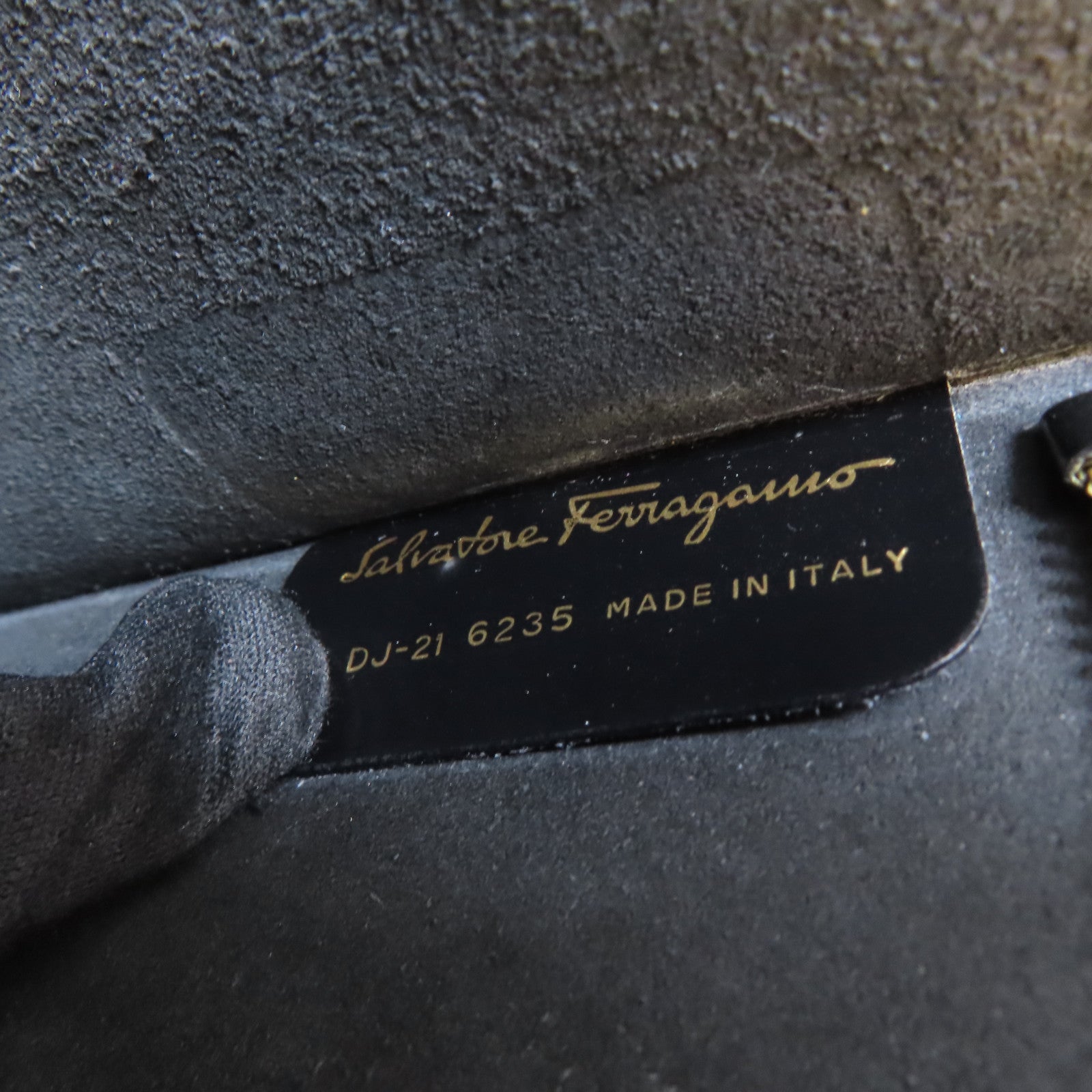 Salvatore Ferragamo 【激減優惠】漆皮皮革Shoulder Bag金扣肩背袋黑色
