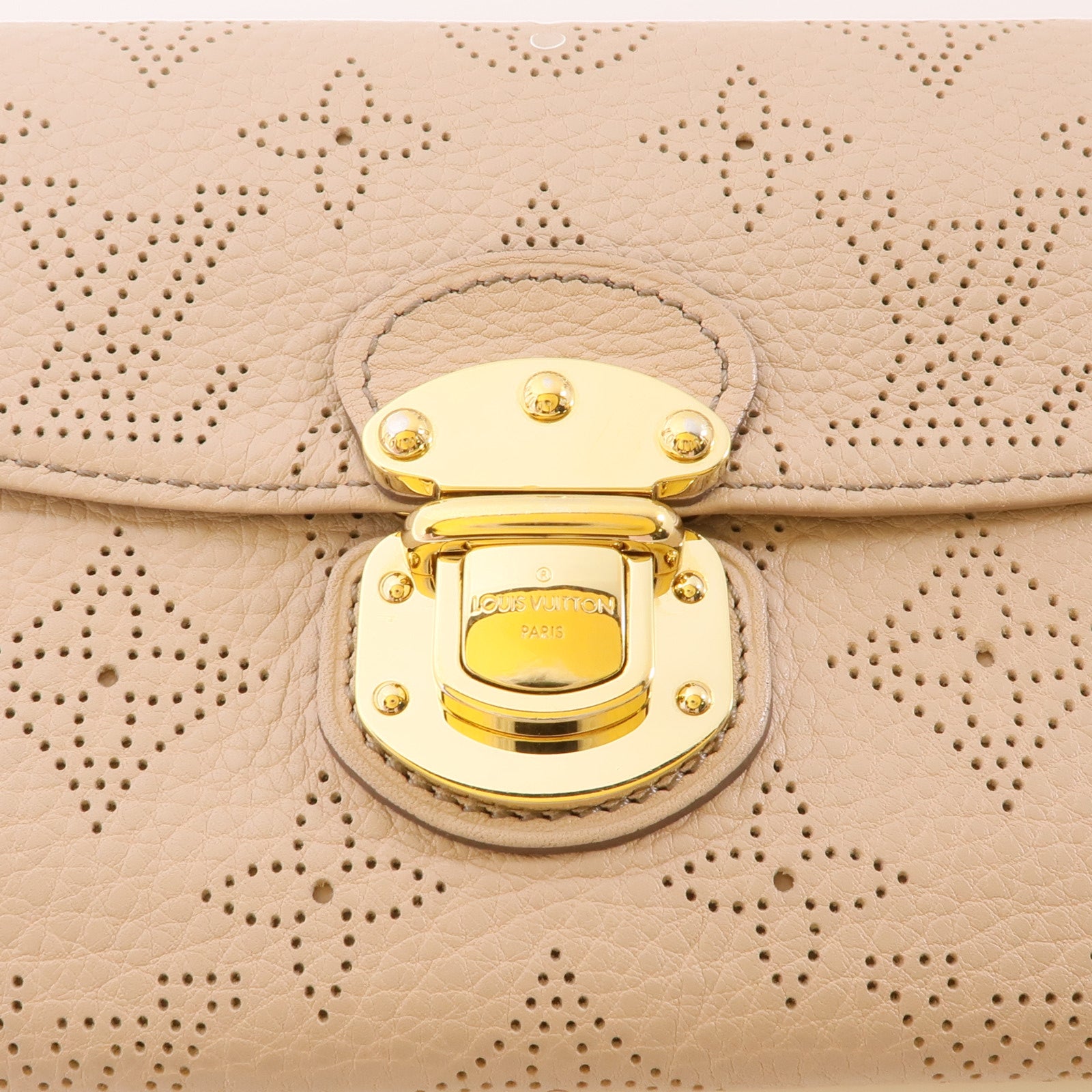 LOUIS VUITTON Monogram Mahina Amelia Coquille Long Wallet金扣長錢包米色