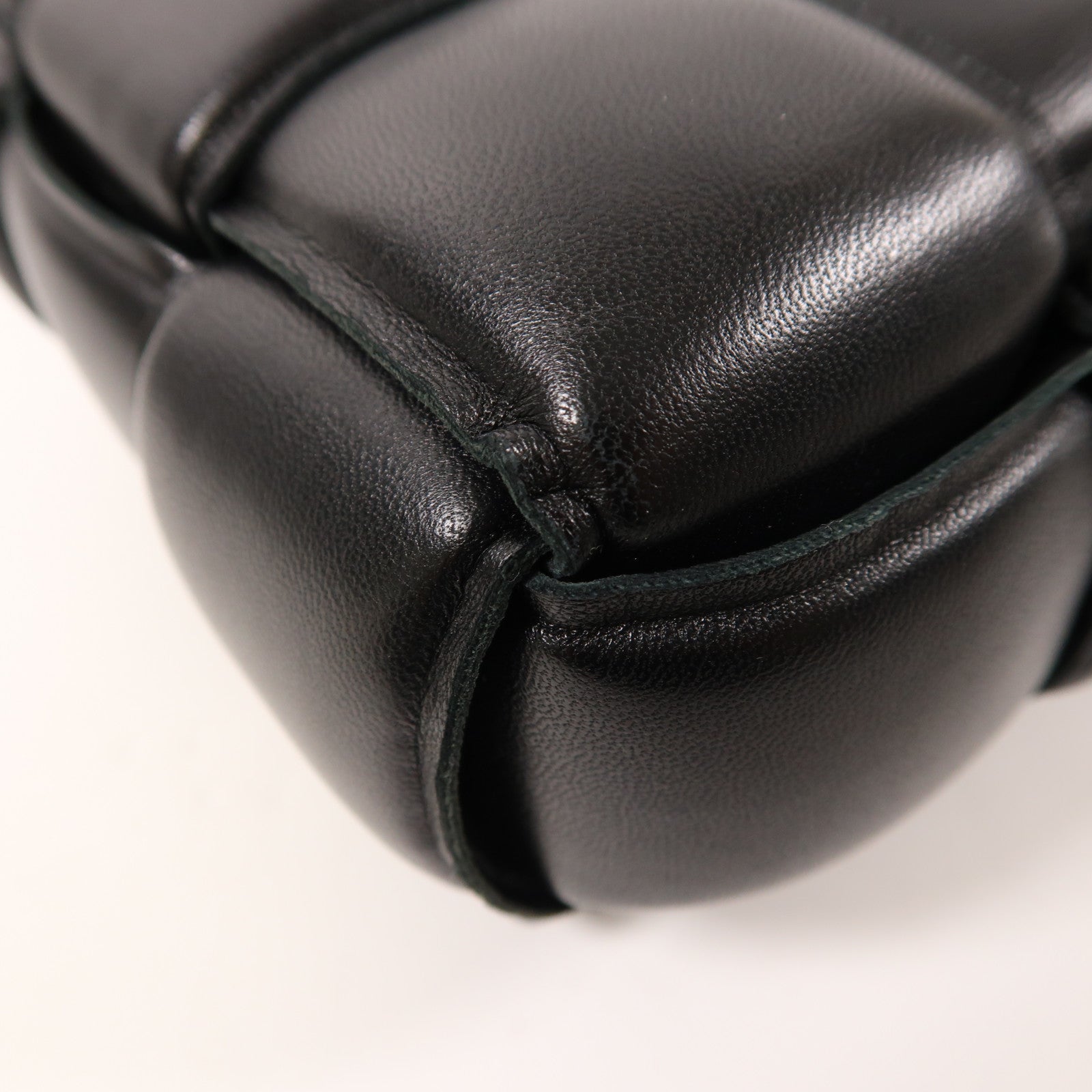 BOTTEGA VENETA 羊皮皮革Padded Cassette銀扣肩背袋