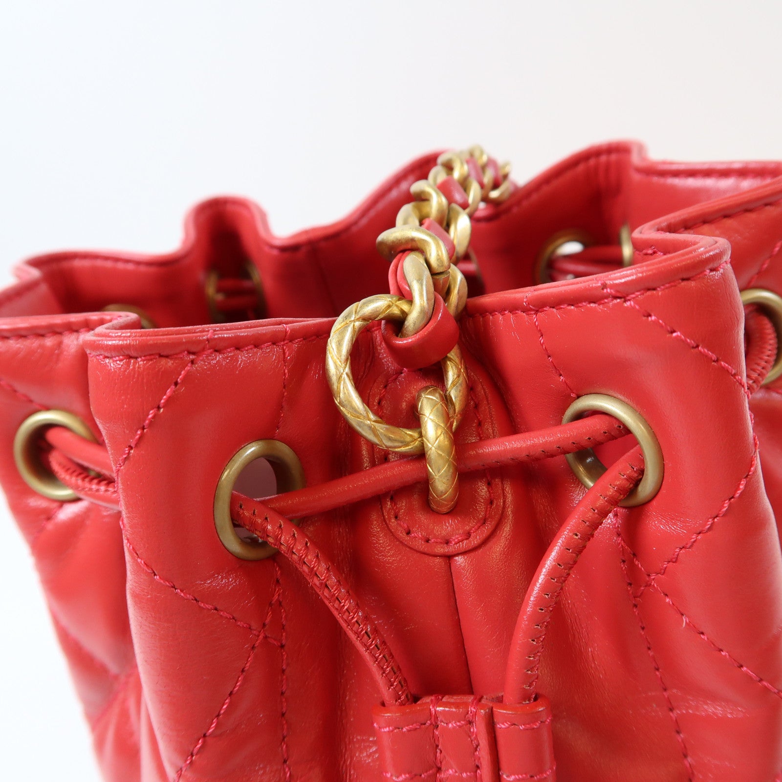 CHANEL 菱格牛皮皮革Drawstring金扣鏈帶肩背袋紅色